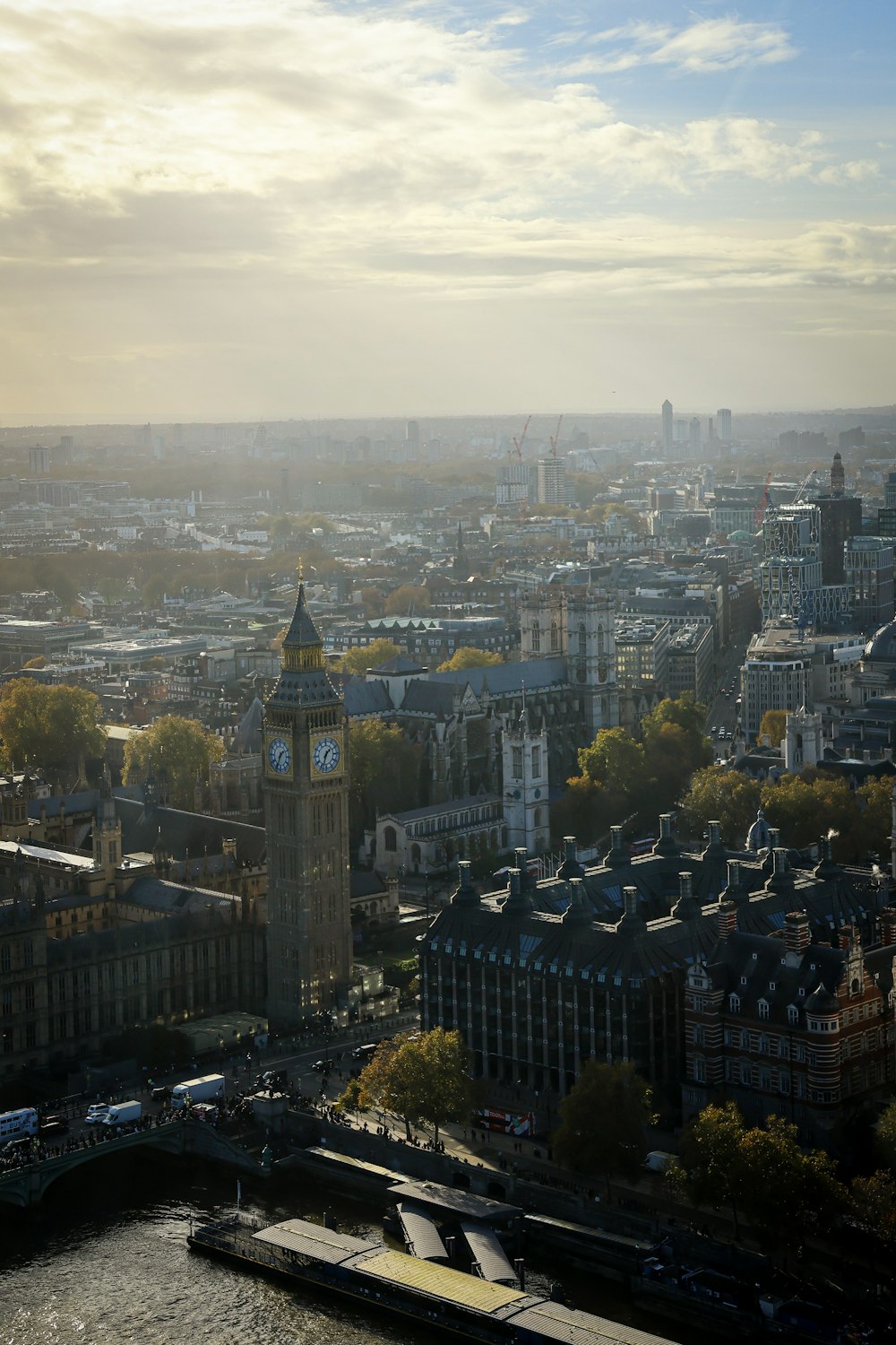 타워 꼭대기에서 바라본 런던 시내의 모습