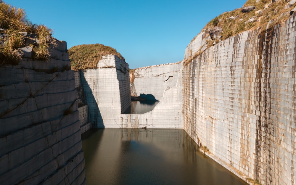 a large body of water next to a wall