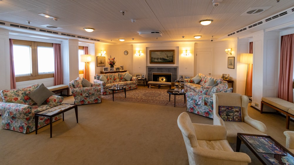 a living room filled with furniture and a fire place