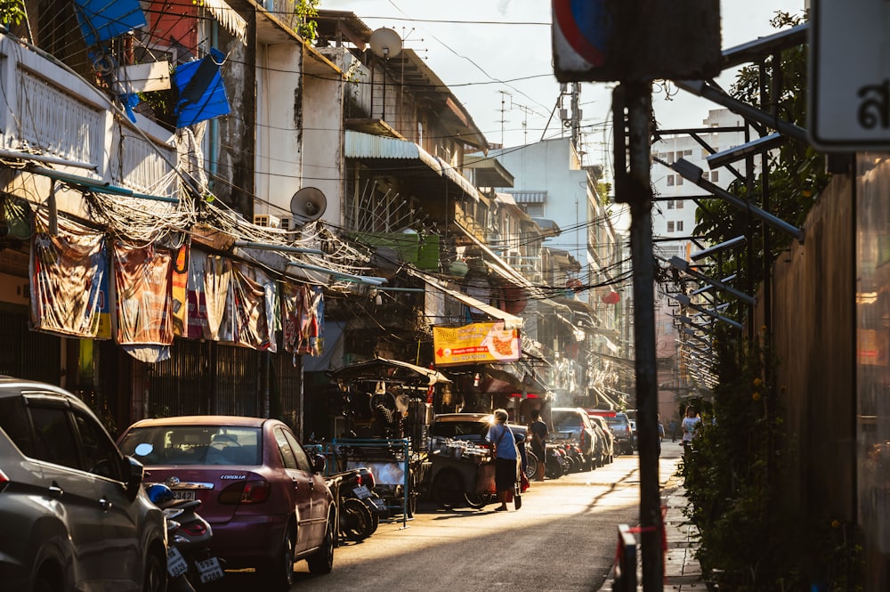 a city street filled with lots of parked cars