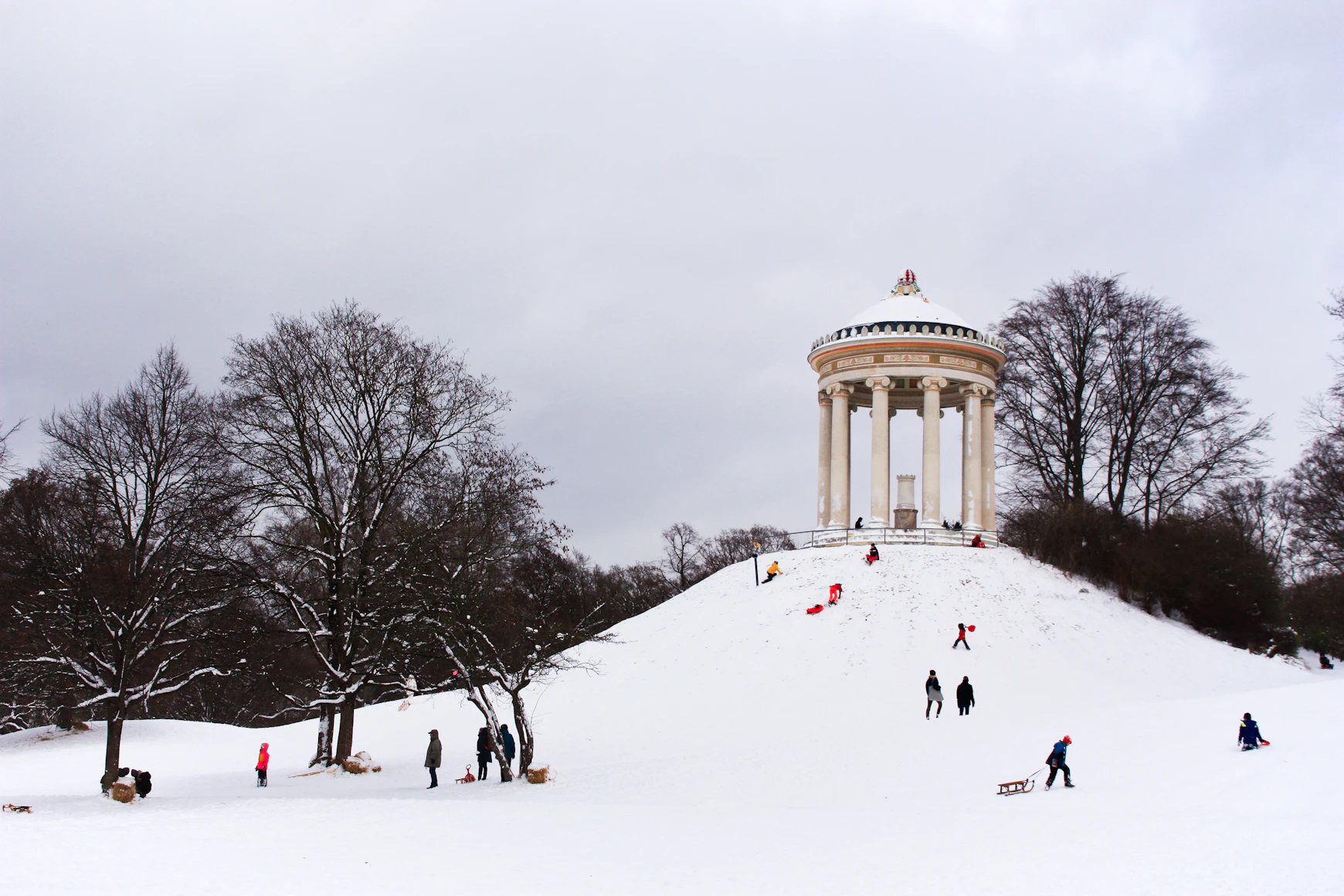 München im Winter – Monopteros im Englischen Garten mit Schnee