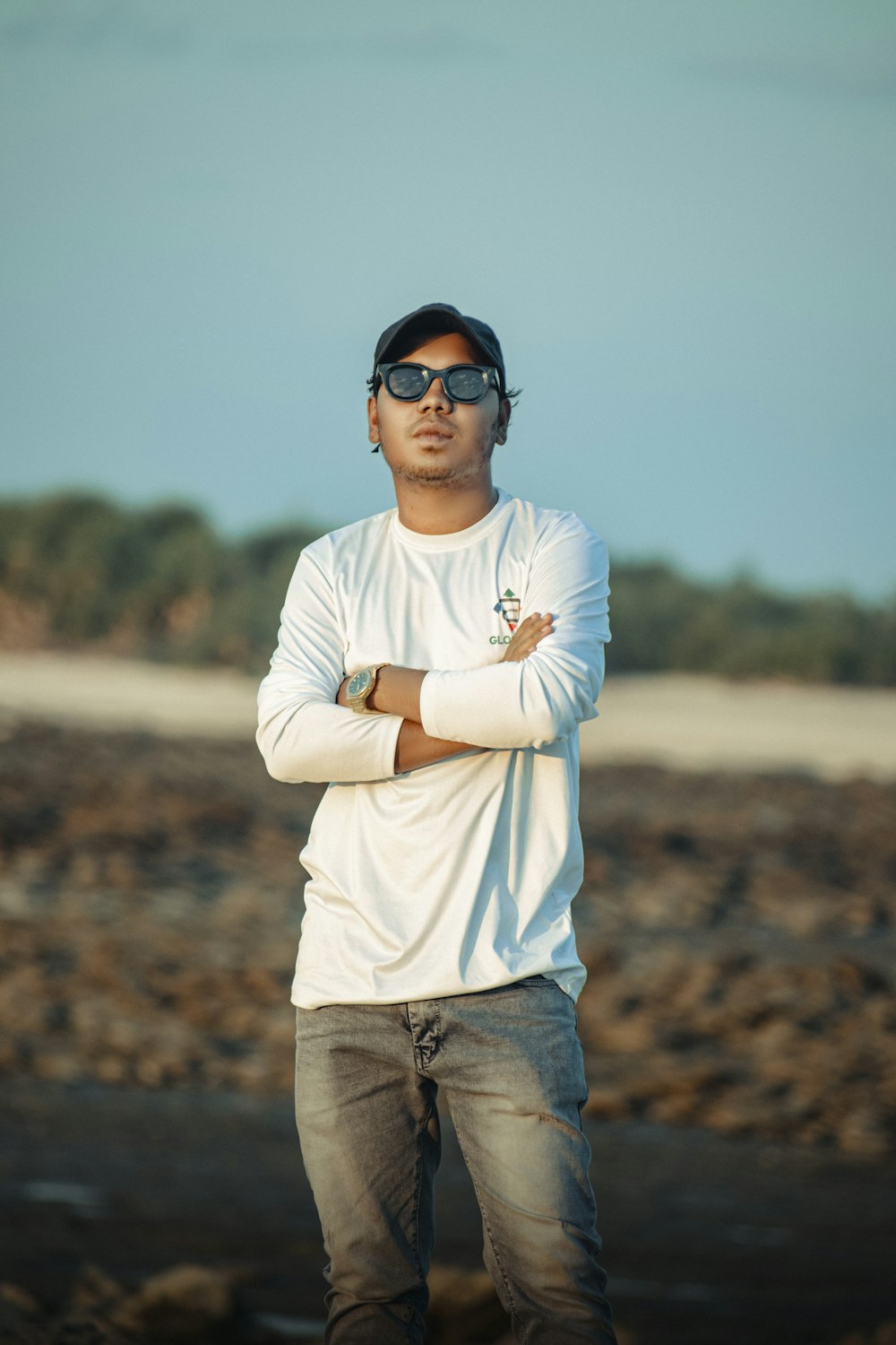 a man standing with his arms crossed in front of him