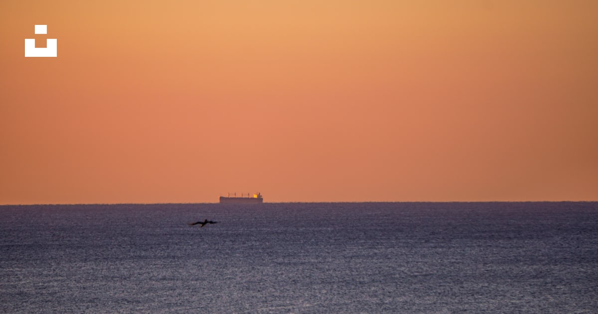 A large body of water with a boat in the distance photo – Free Panama