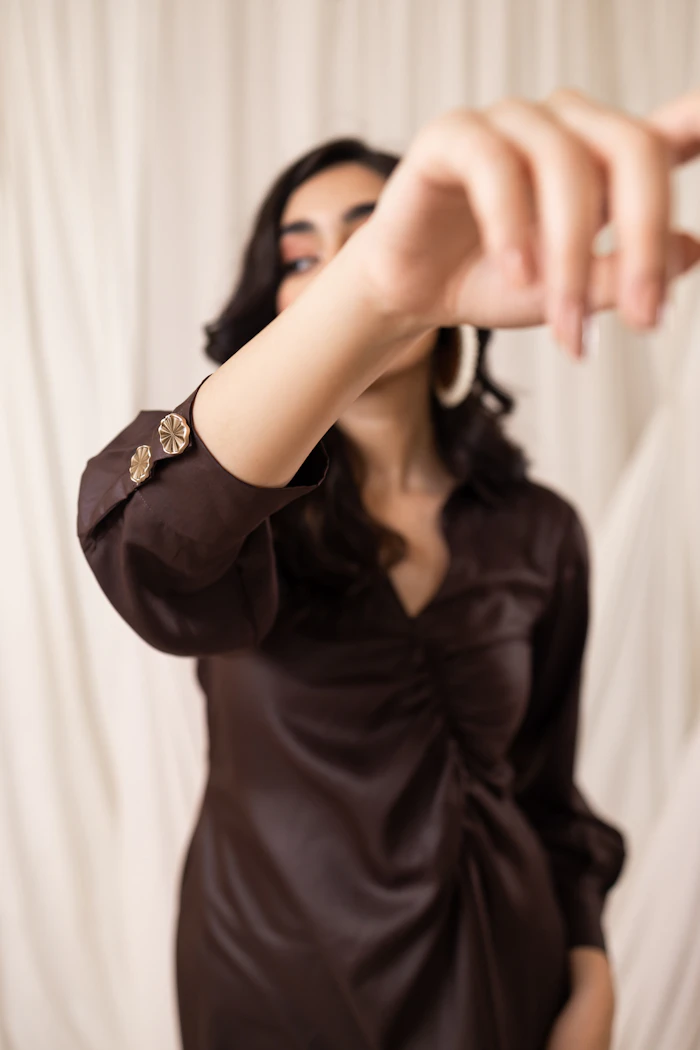Satijnen slip-dress in espresso