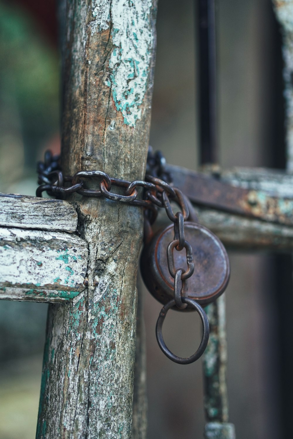 a close up of a chain attached to a wooden fence