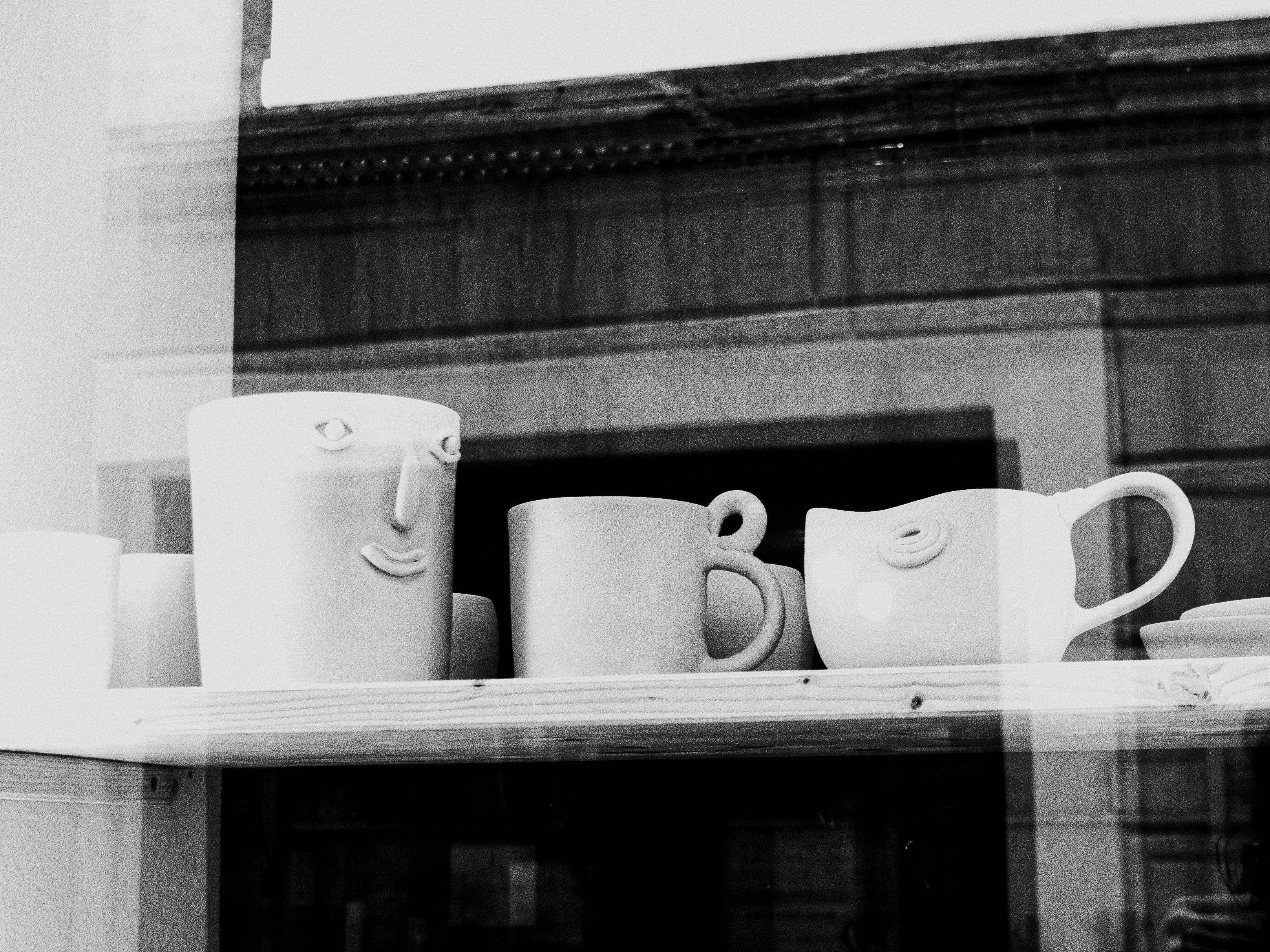 photo-1704894097868-f63c218ba61a?ixid=M3wxMjA3fDB8MXxzZWFyY2h8MTF8fG1vdG9yaW5nJTIwbXVnc3xlbnwwfHx8fDE3NjYwMjM2NTl8MA\u0026ixlib=rb-4.1.0