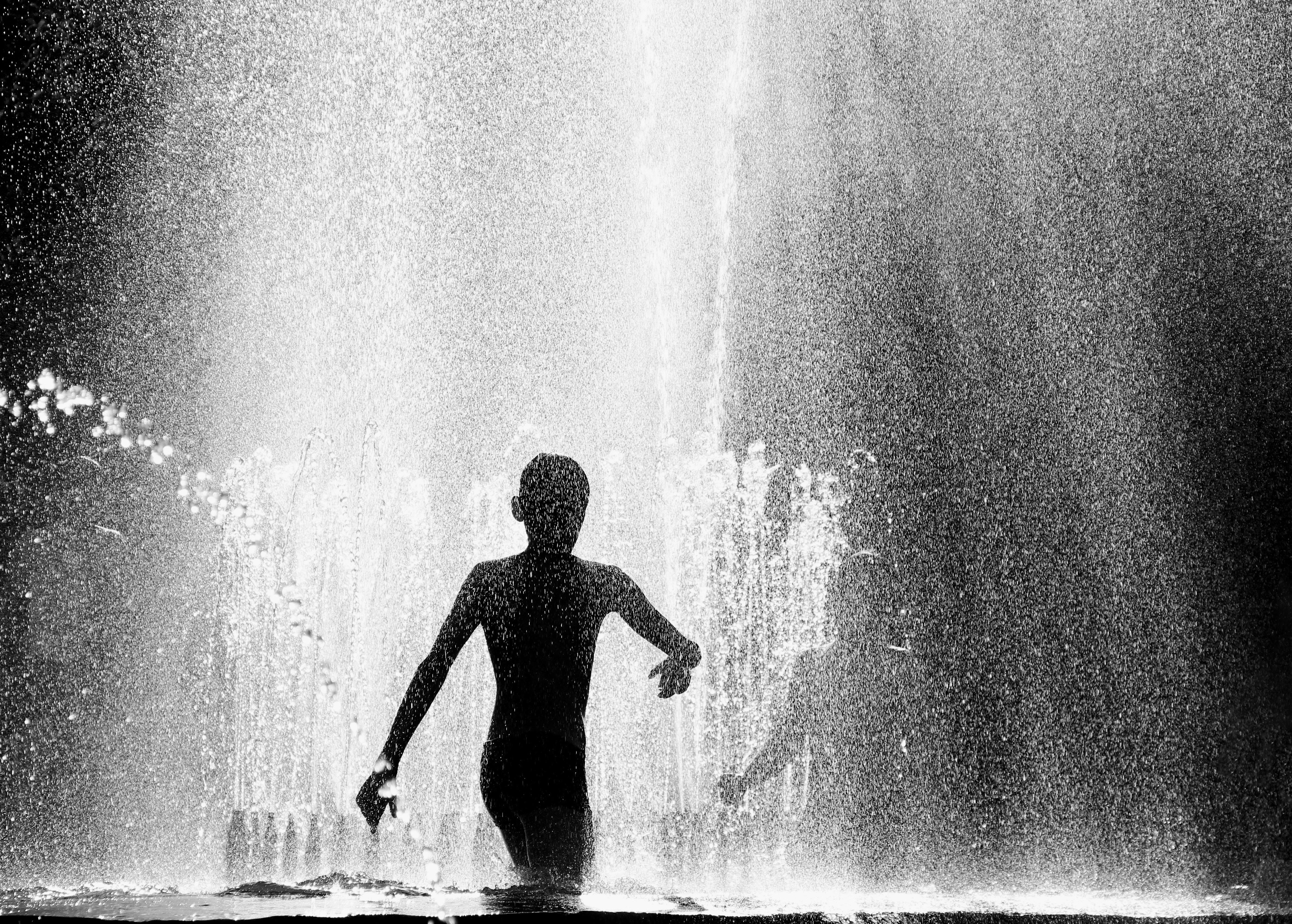 photo-1704899916640-2528f775402d?ixid=M3wxMjA3fDB8MXxzZWFyY2h8MjB8fGJpZyUyMGJhc3MlMjBzcGxhc2h8ZW58MHx8fHwxNzYyMjU4MDg2fDA\u0026ixlib=rb-4.1.0