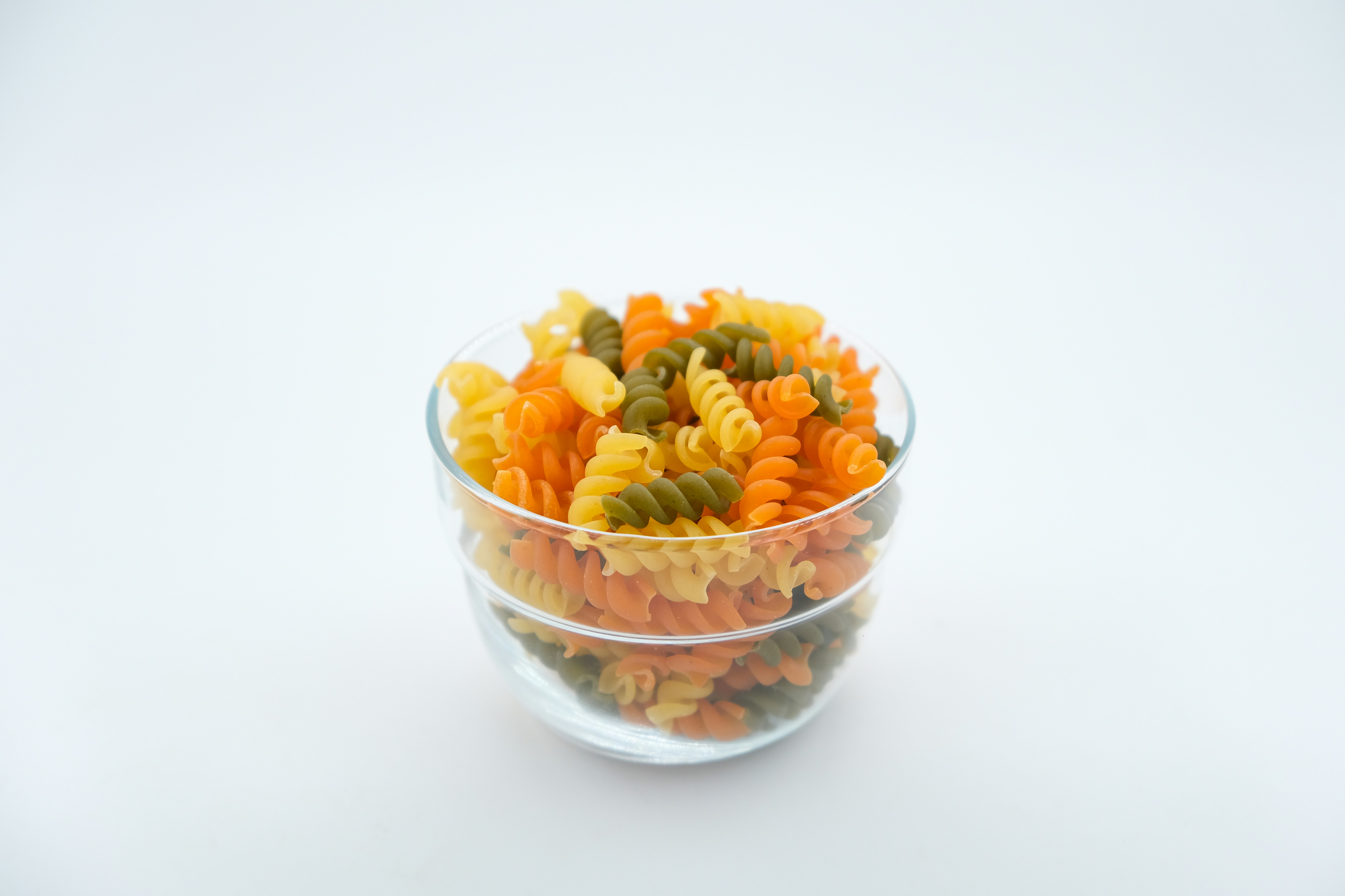 vibrant pasta salad in a glass container - Cold lunchbox ideas