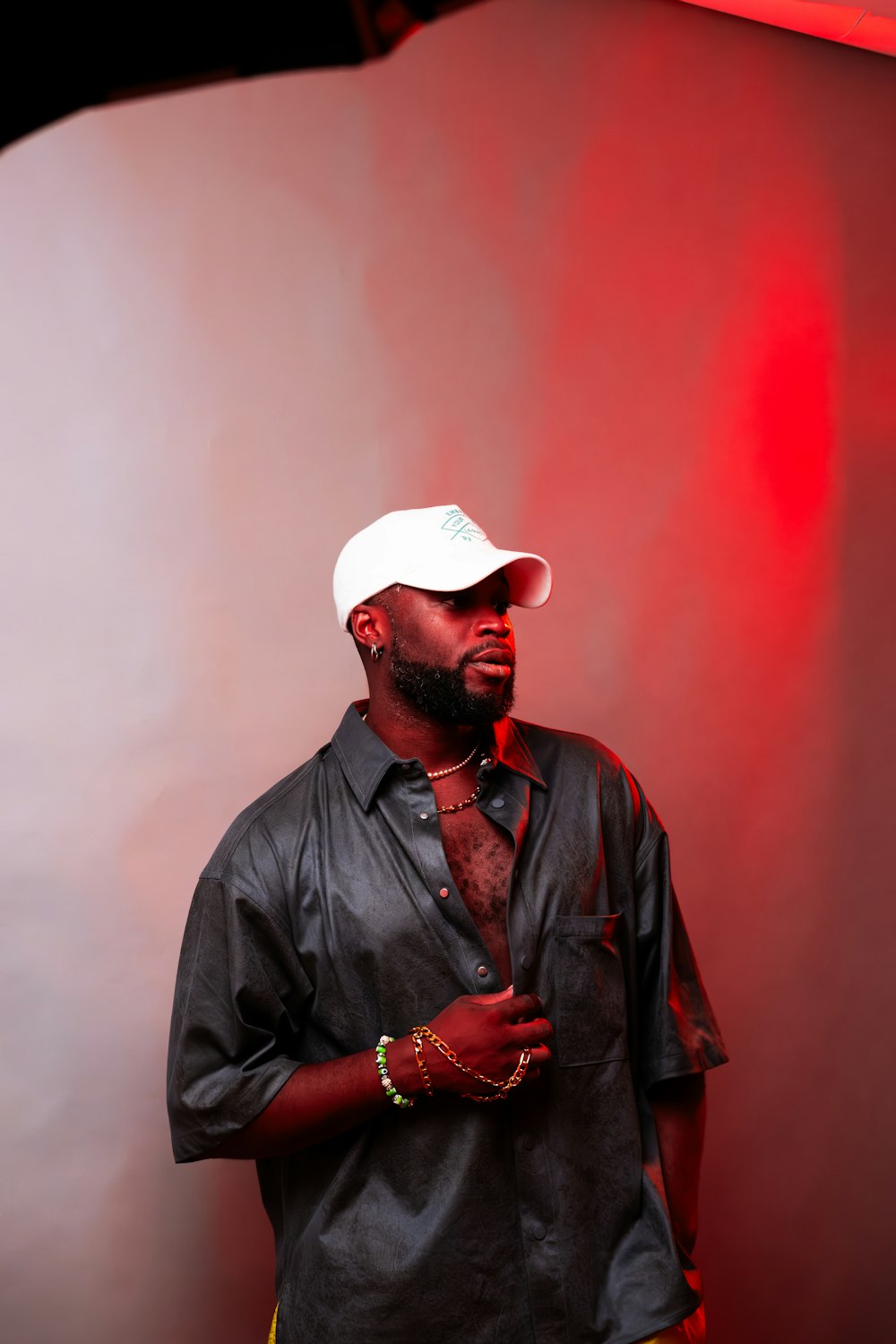 a man wearing a white hat and a black shirt