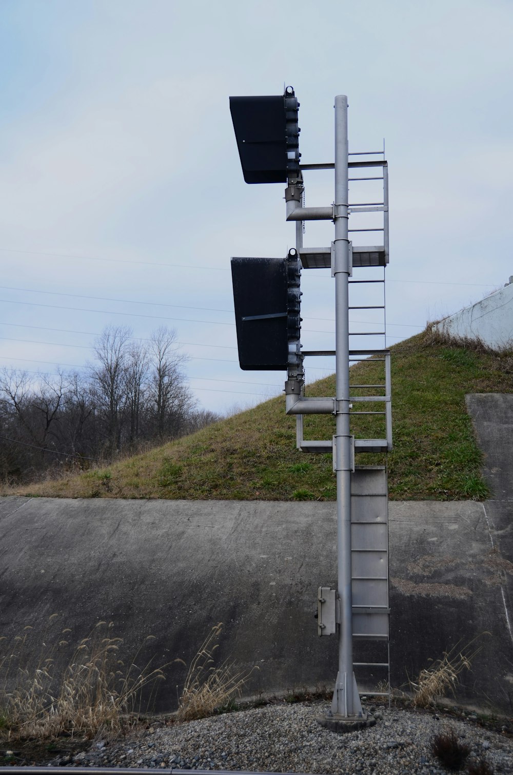 a metal pole with two traffic lights on top of it