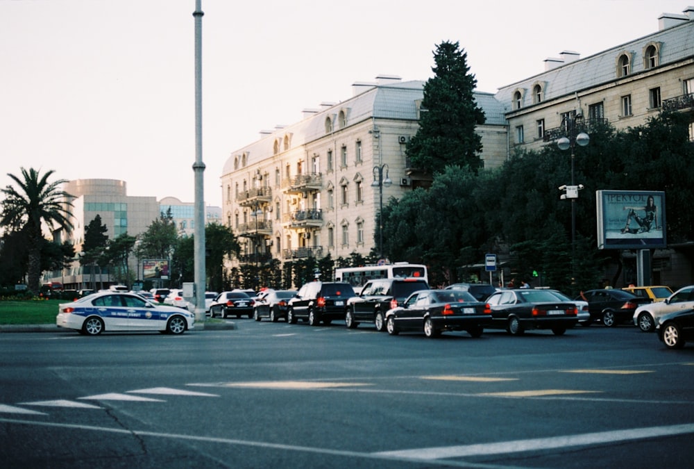 a street filled with lots of traffic next to tall buildings