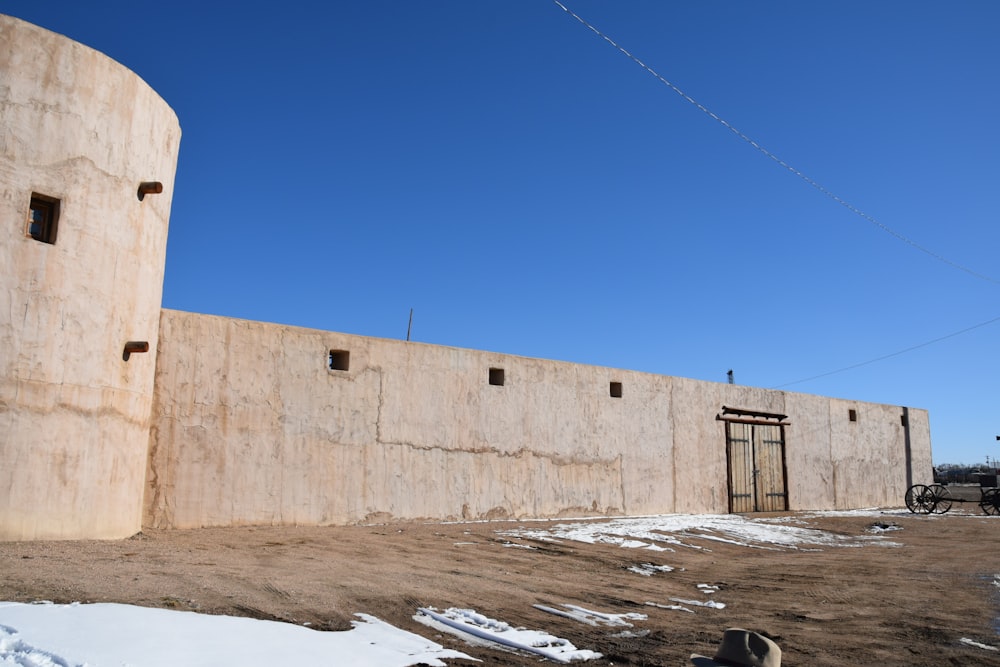 a building that is next to a wall