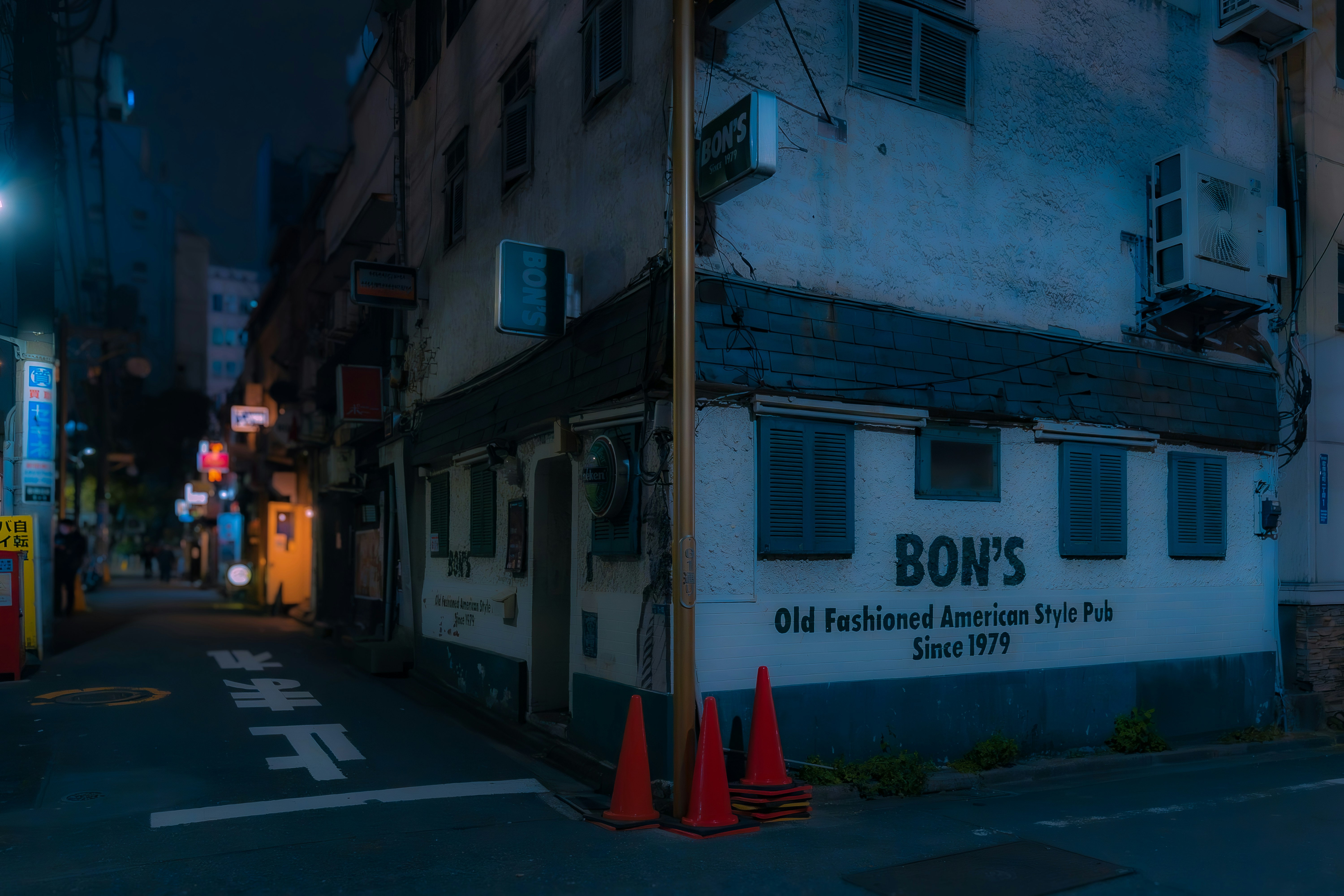 a building with a sign that says bon's on it