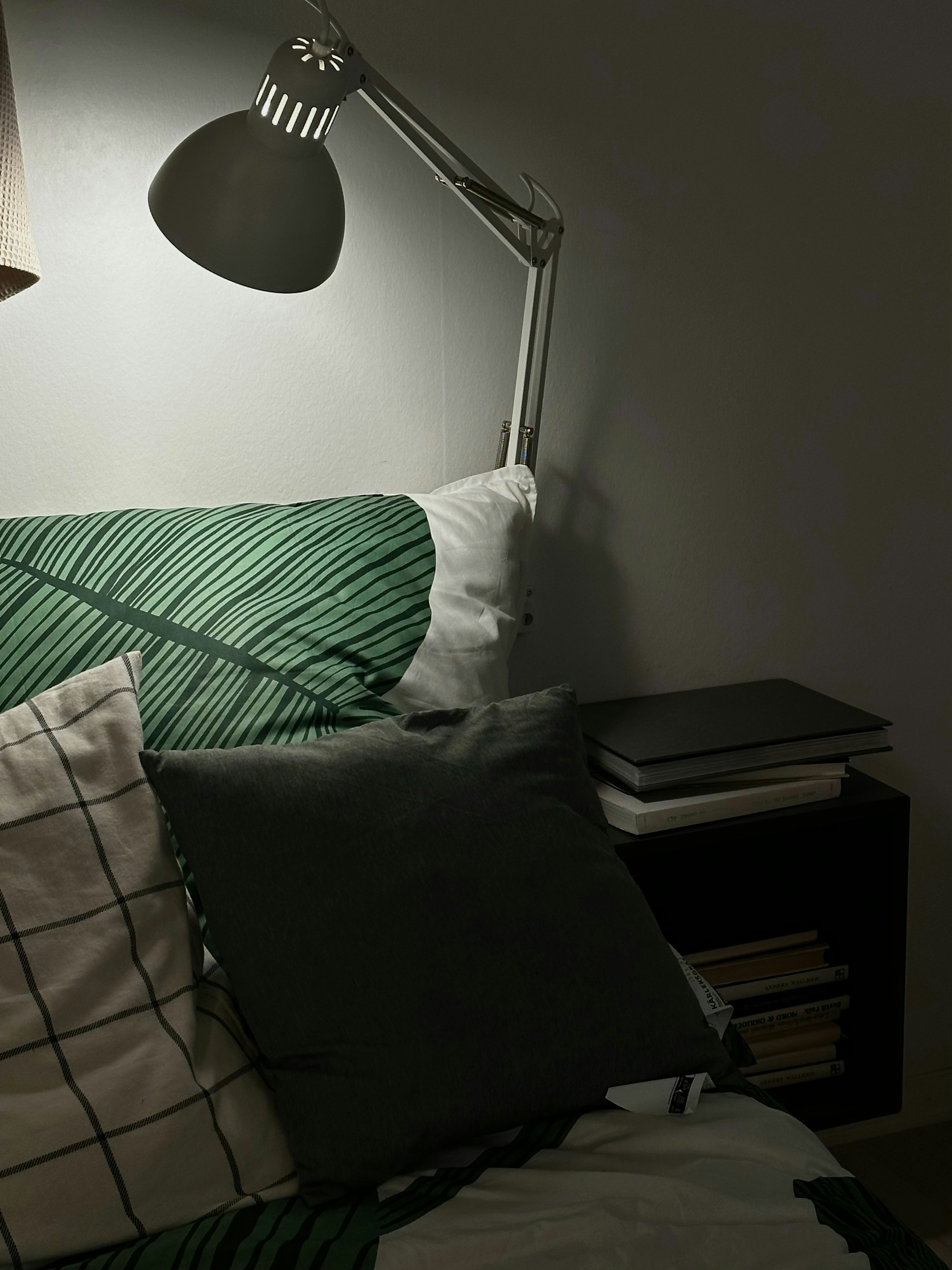 minimalist skincare night, wallpaper, Nighttime Acne Treatments: Why They Work Best 4