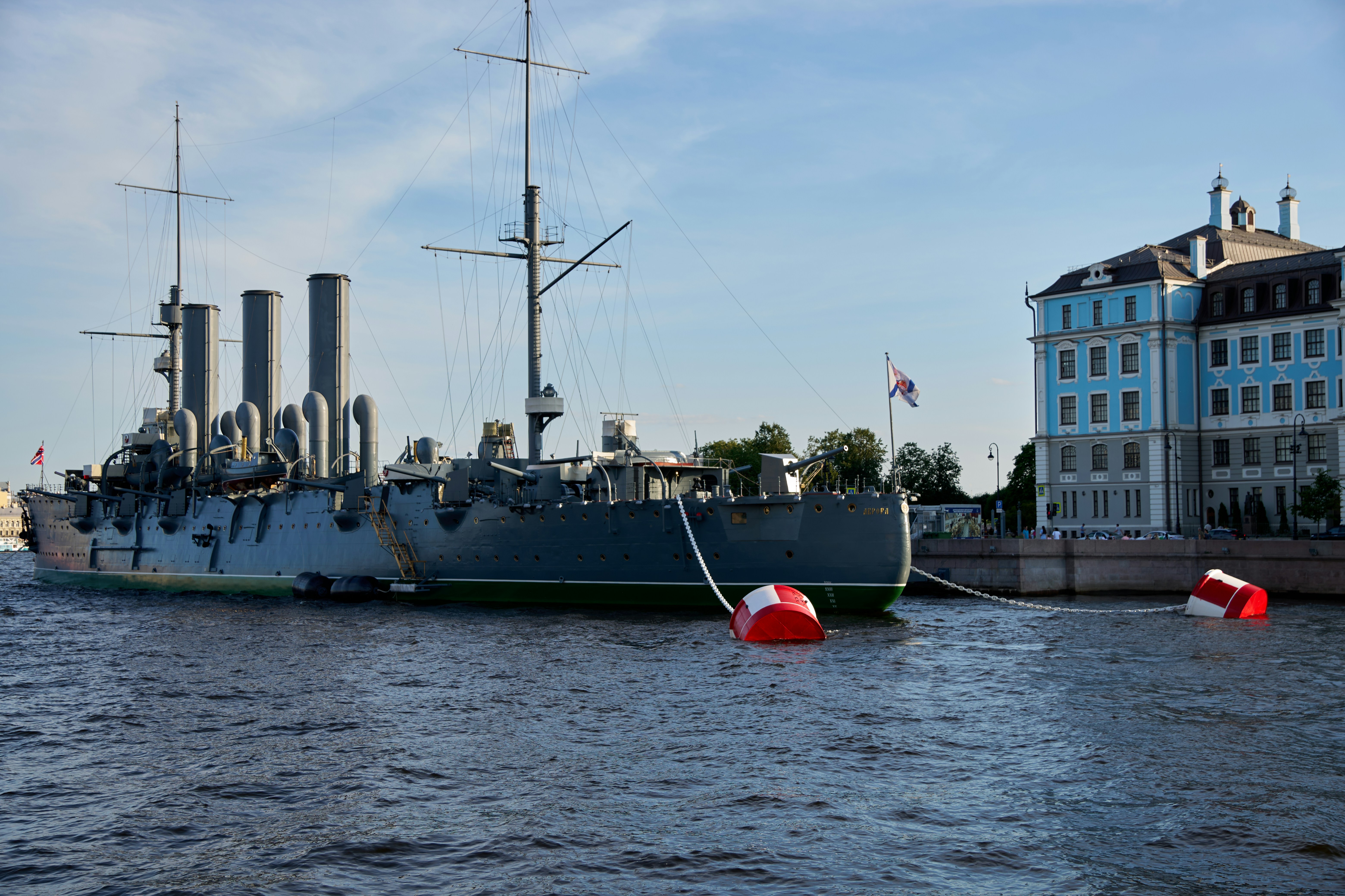 Welke Nederlander diende als admiraal in de Russische marine en wordt beschouwd als grondlegger van de vloot van tsaar Peter de Grote?