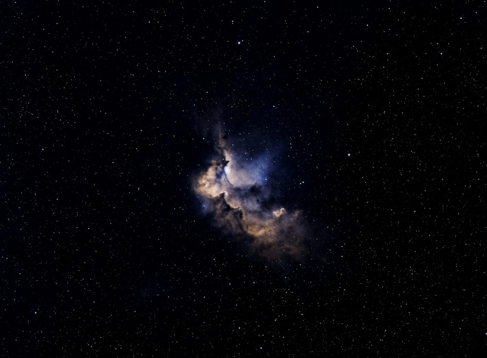 a star cluster in the middle of a night sky