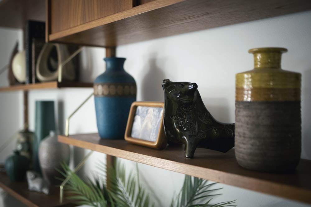 a shelf filled with vases and other decorative items