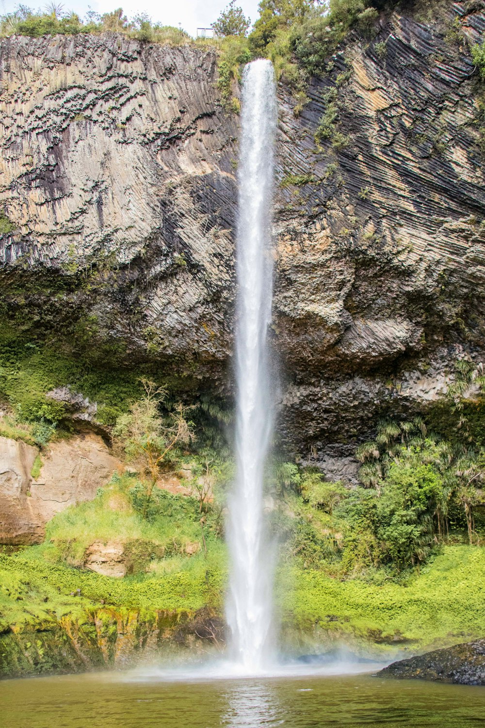 a large waterfall is in the middle of a body of water