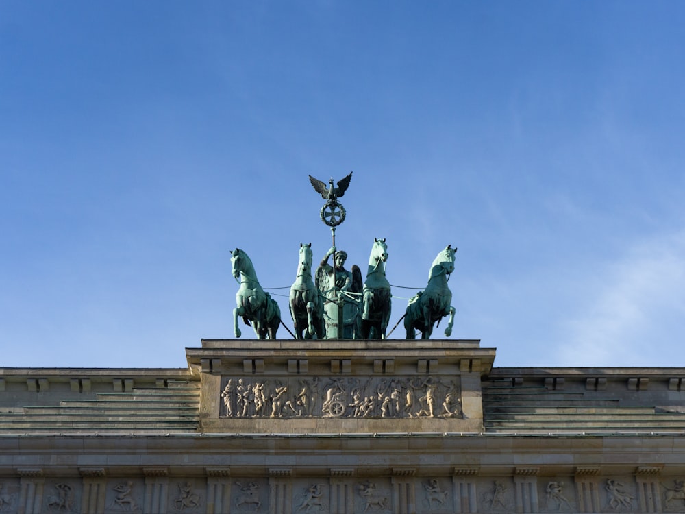 a statue of four horses on top of a building