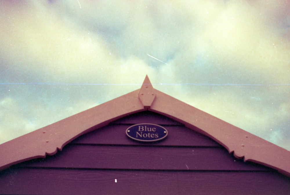 a purple building with a blue note sign on it