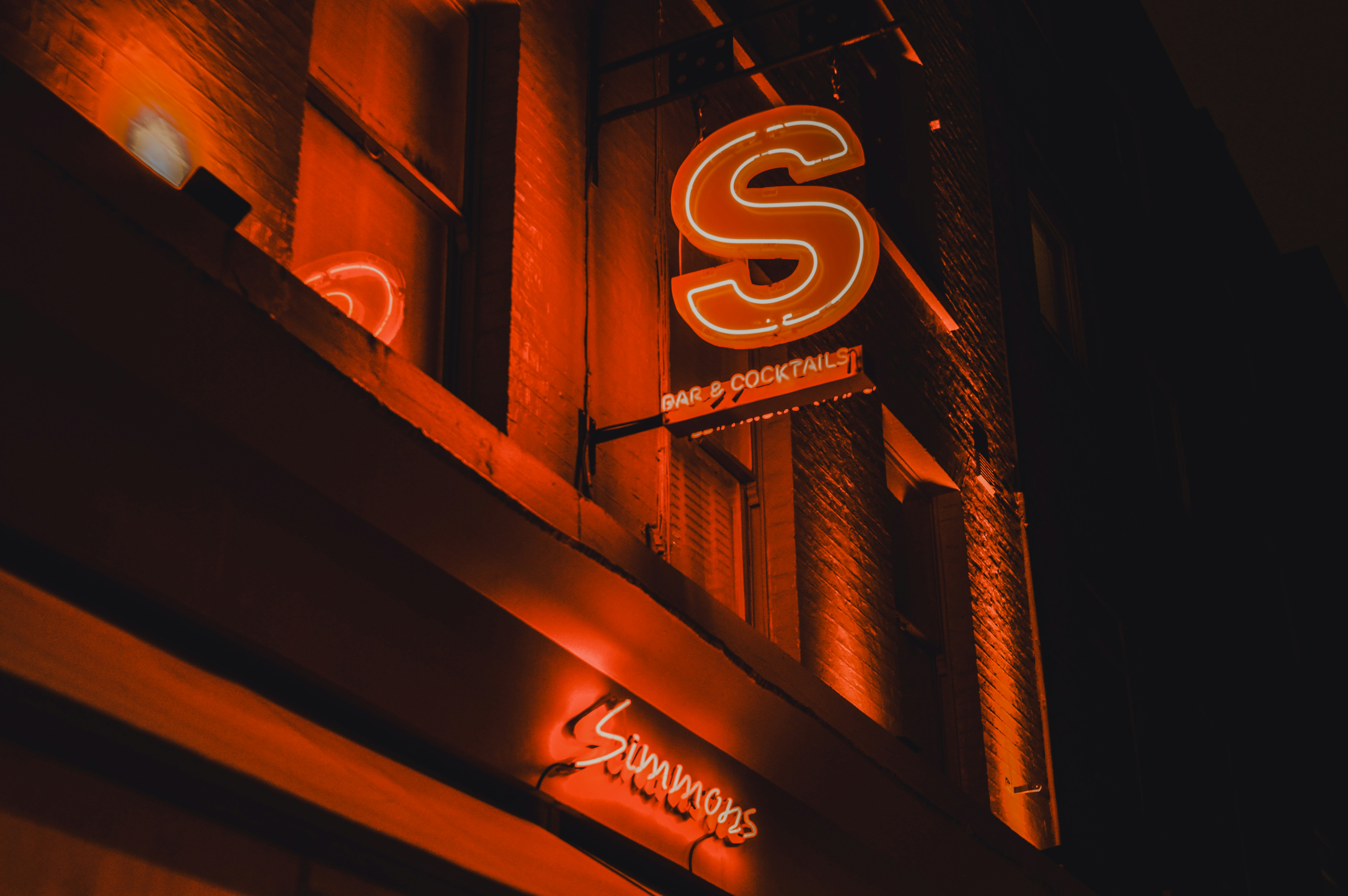 photo-1705191170779-09a06be850c0?ixid=M3wxMjA3fDB8MXxzZWFyY2h8MTV8fHN0aW5vbCUyMCVEMSU4MSVEMCVCNSVEMSU4MCVEMCVCMiVEMCVCOCVEMSU4MXxlbnwwfHx8fDE3NTU0NDYzMjF8MA\u0026ixlib=rb-4.1.0