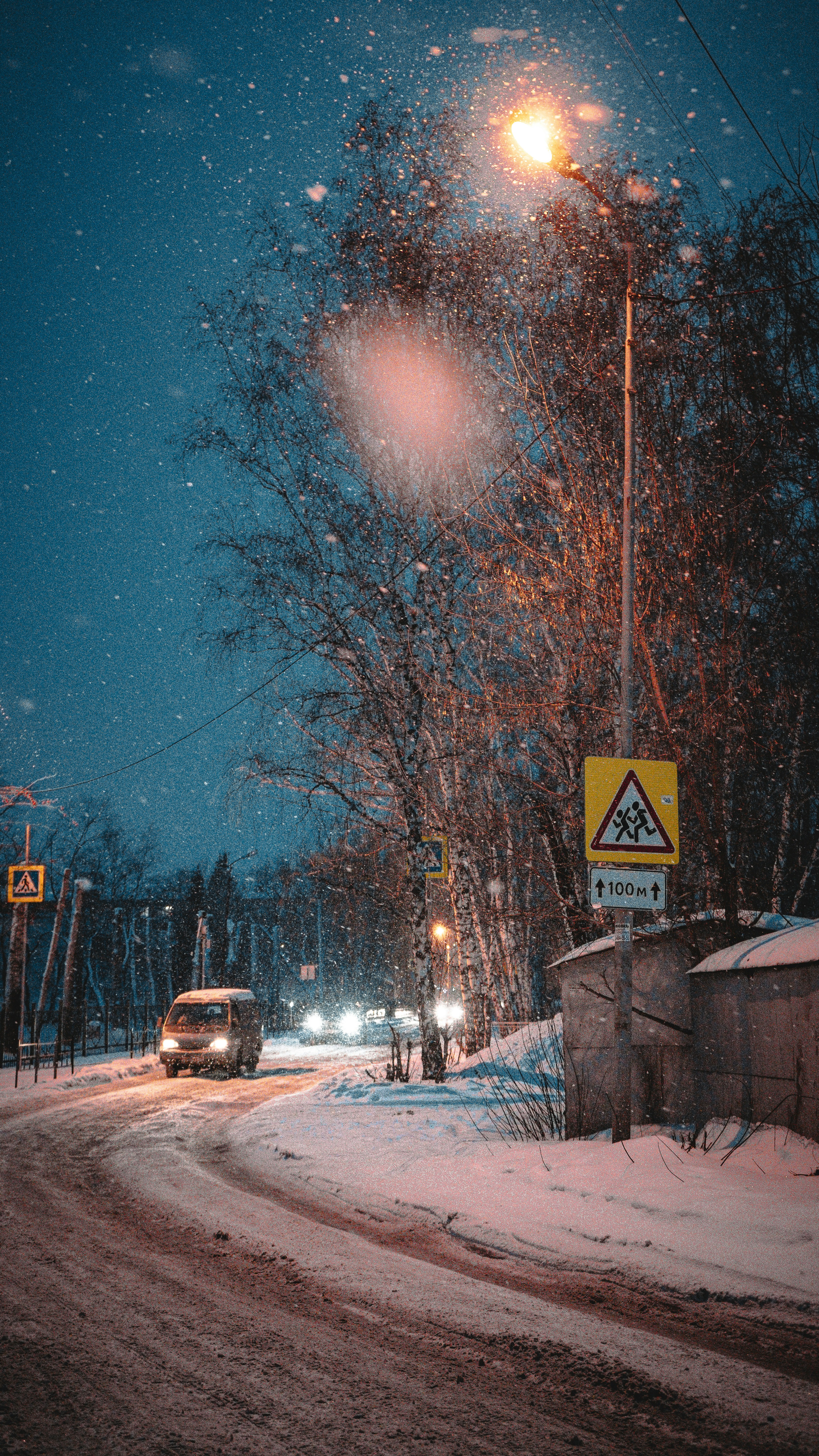 Photo by sergeyuxui