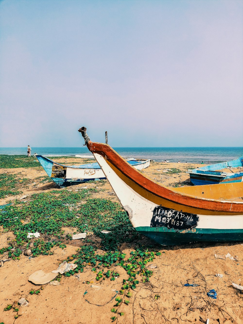 a group of boats sitting on top of a sandy beach