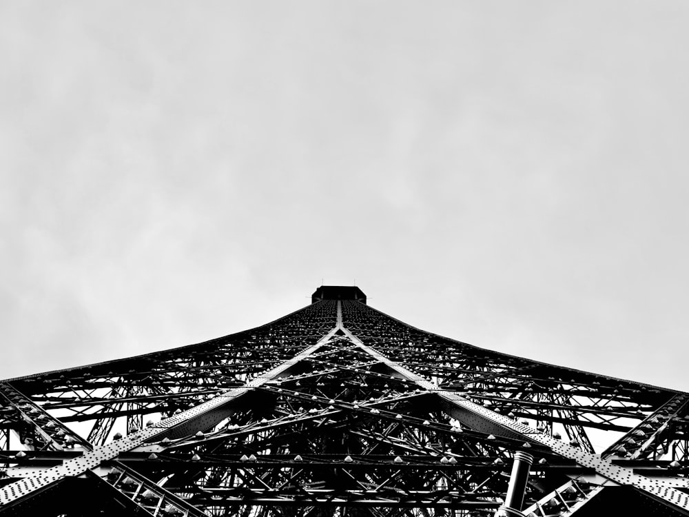 a black and white photo of the top of the eiffel tower