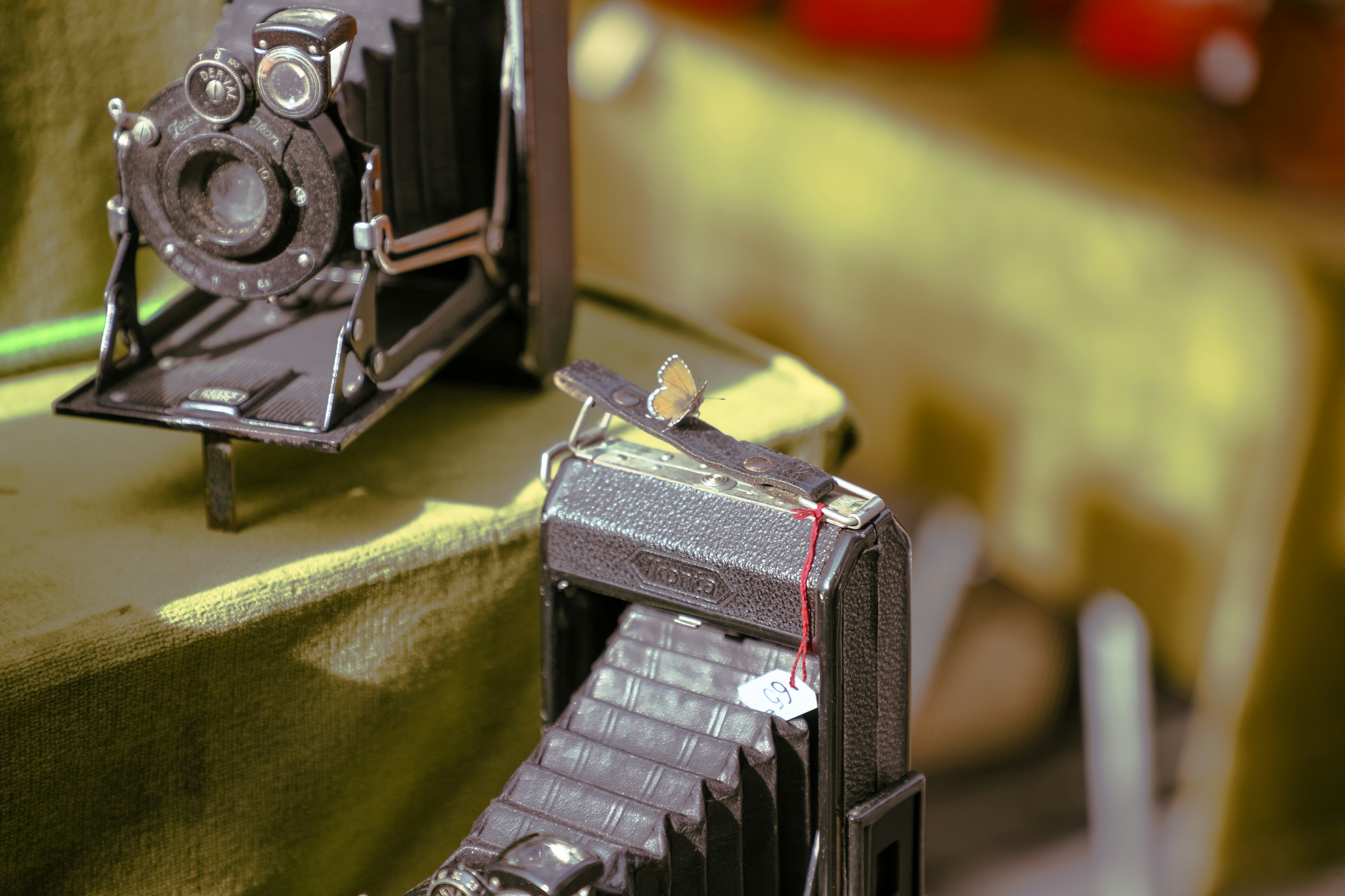 a couple of old cameras sitting on top of a table