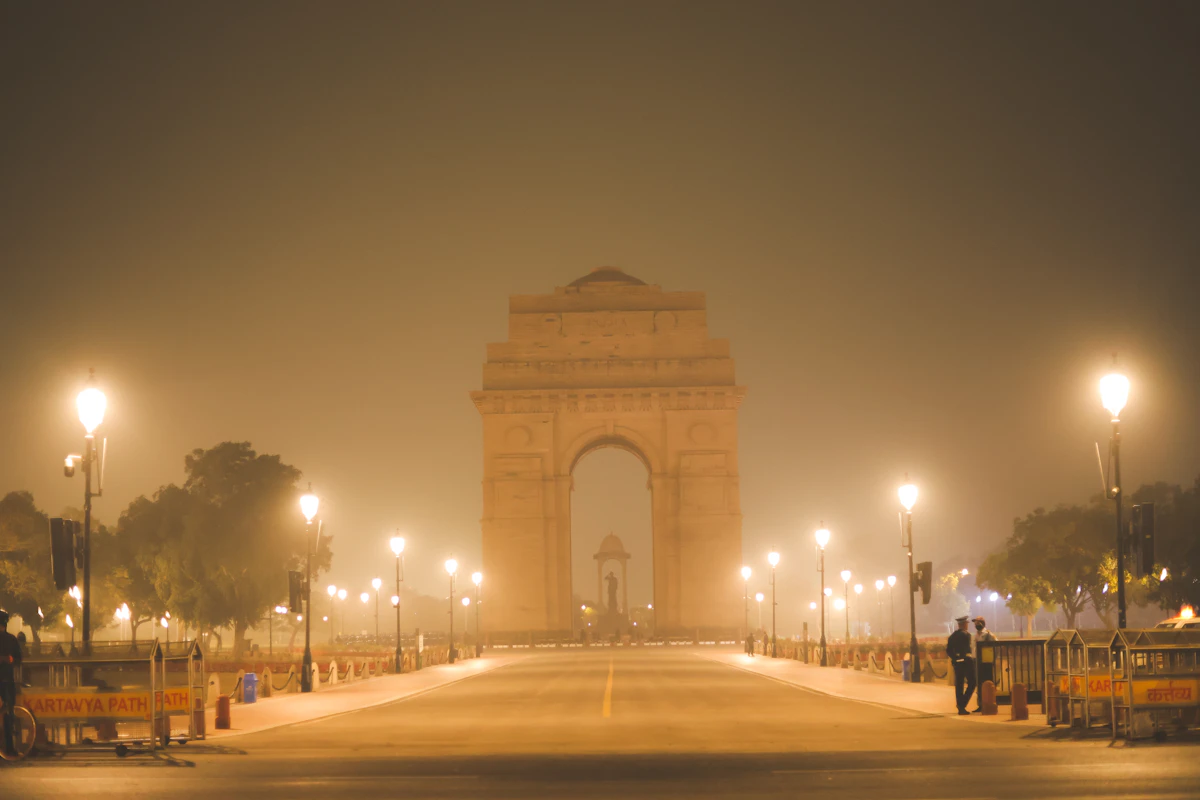 Delhi in Winter (Dec–Jan): How Cold It Gets, Fog Delays & Smog Reality — Delhi guide cover