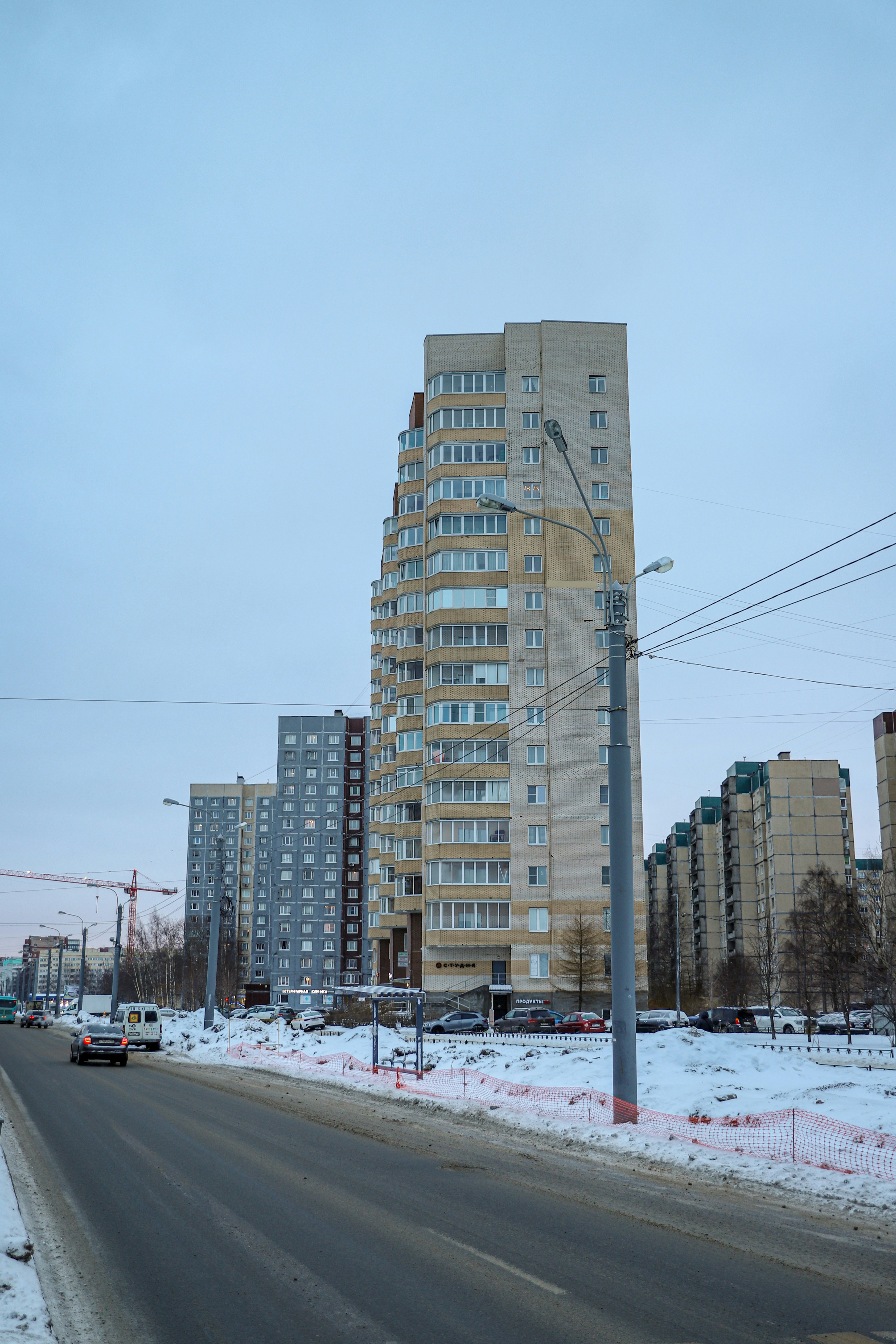 a very tall building sitting on the side of a road