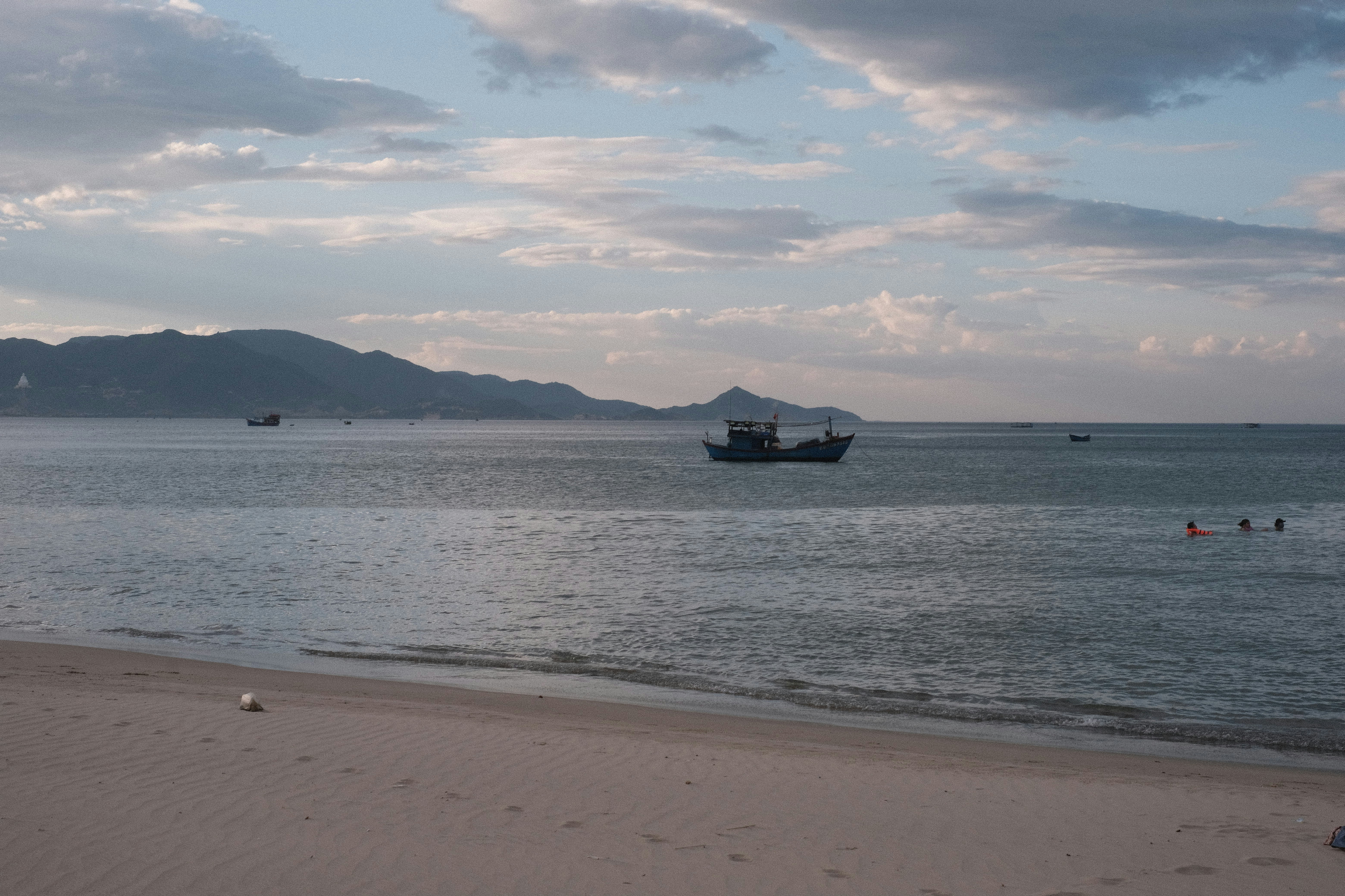 calm blue wallpaper, wallpaper, 7 Cara Mengobati Leher Sebelah Kanan Sakit 5