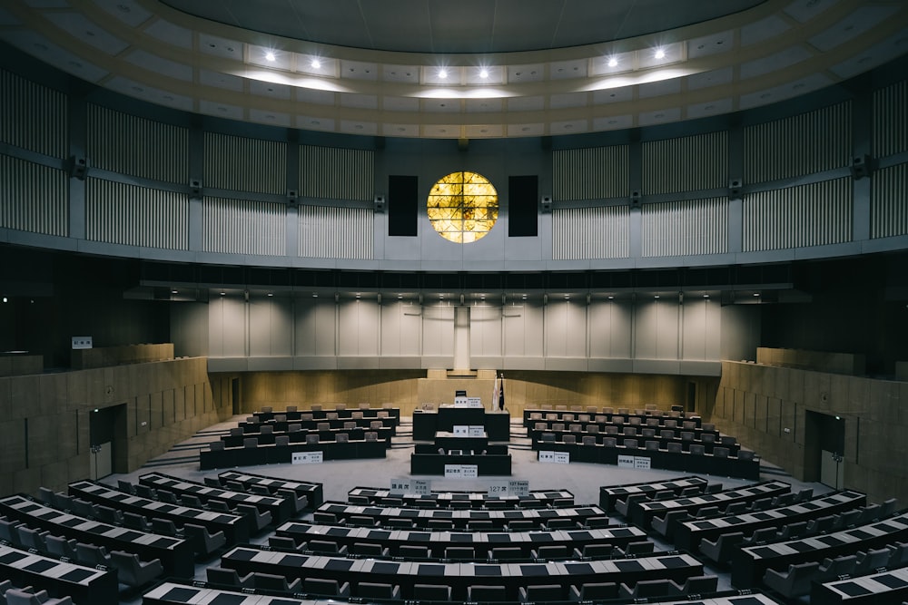 a large room filled with lots of tables and chairs