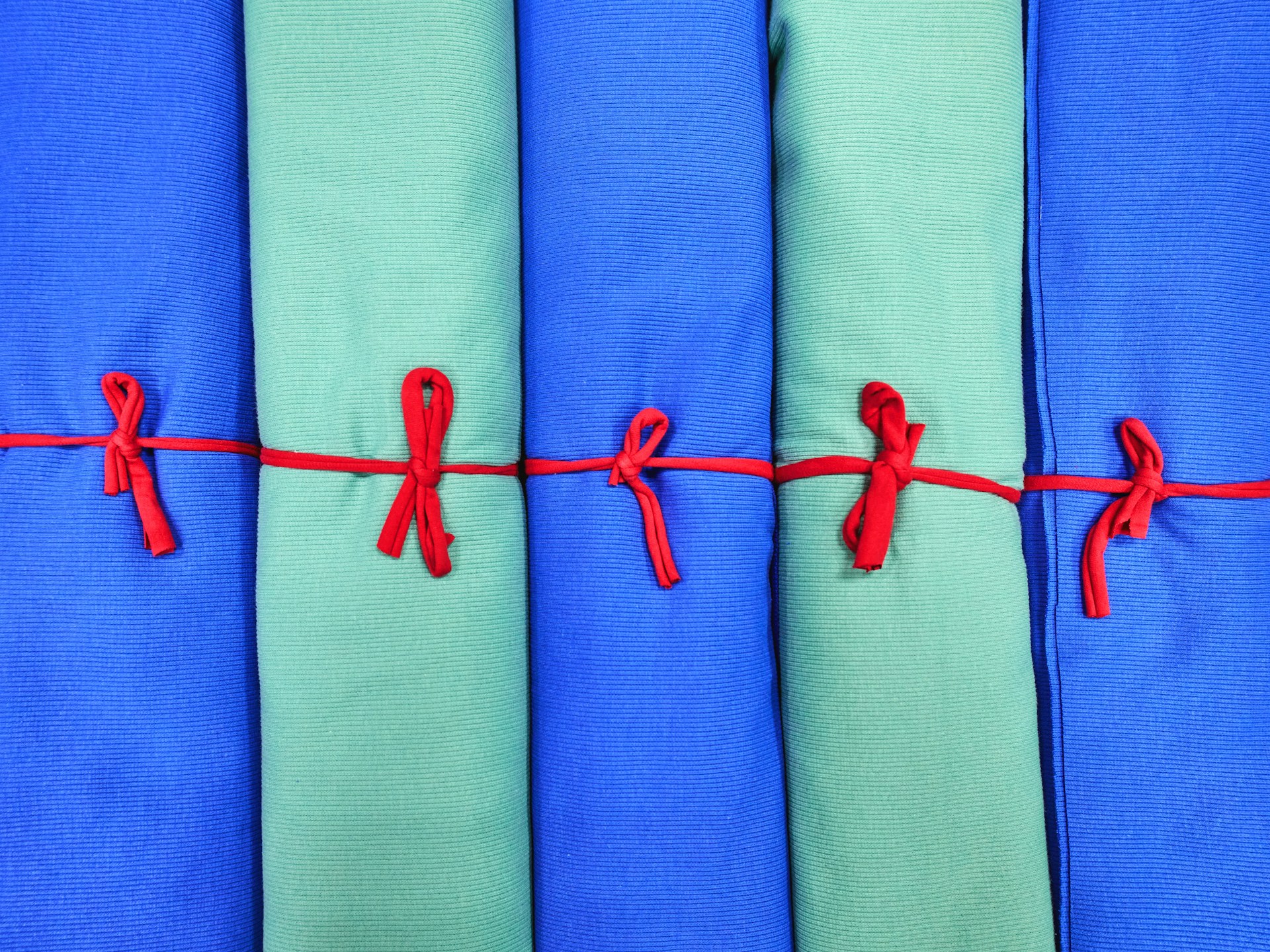 a close up of a piece of cloth with a knot on it