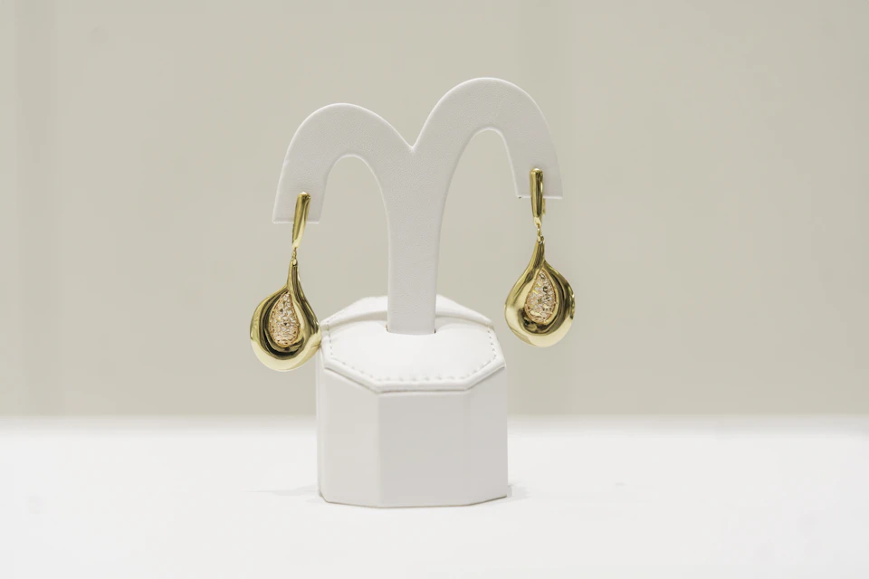 18K vs 22K Gold: Which Is Right for Your Earrings?