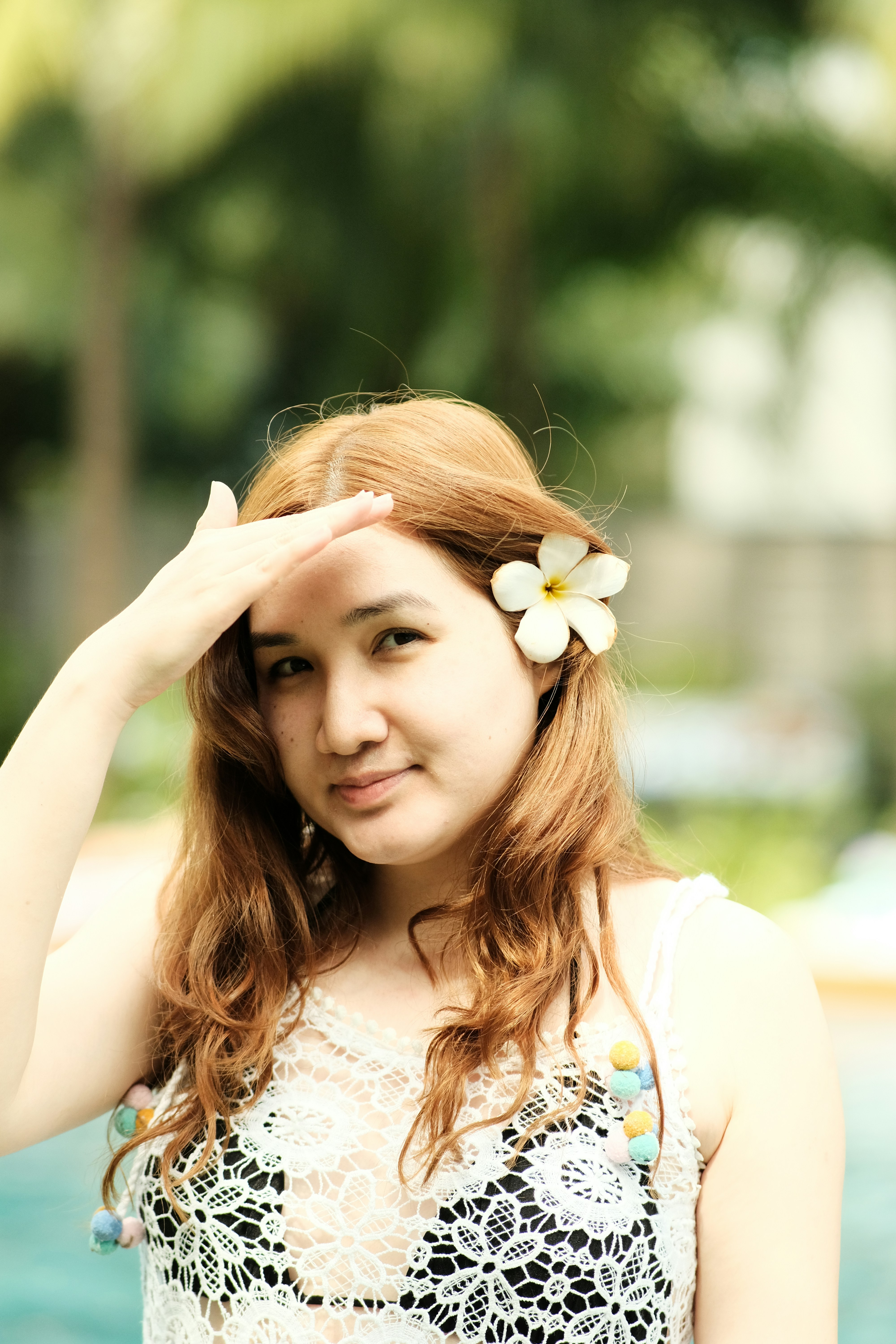 A woman with a flower in her hair photo – Free Flower Image on Unsplash