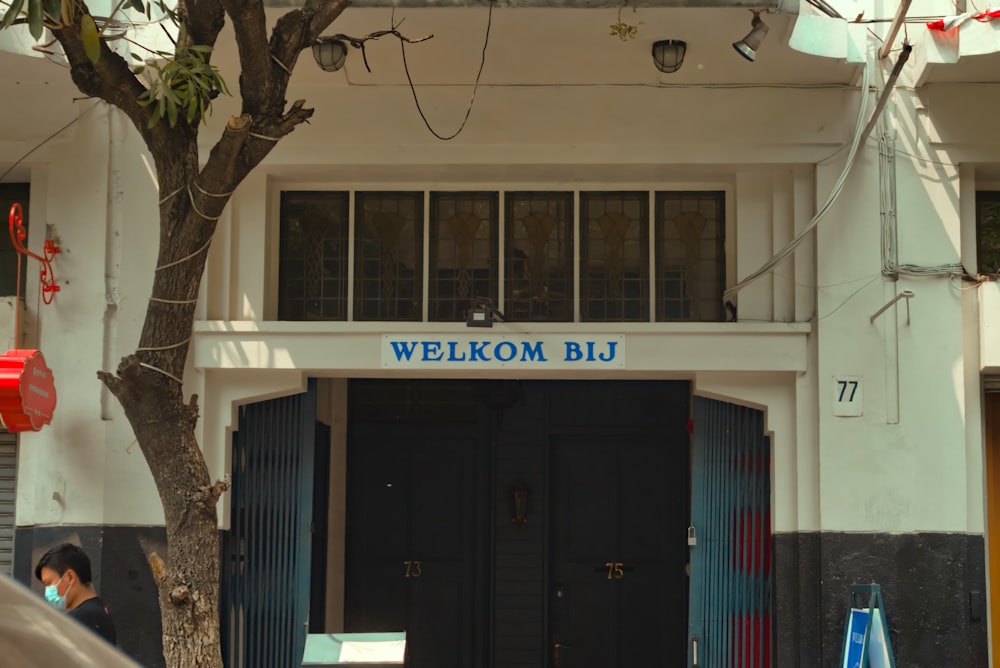 a building with a sign that says welkom bij