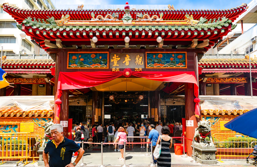 志工在準備素食餐點