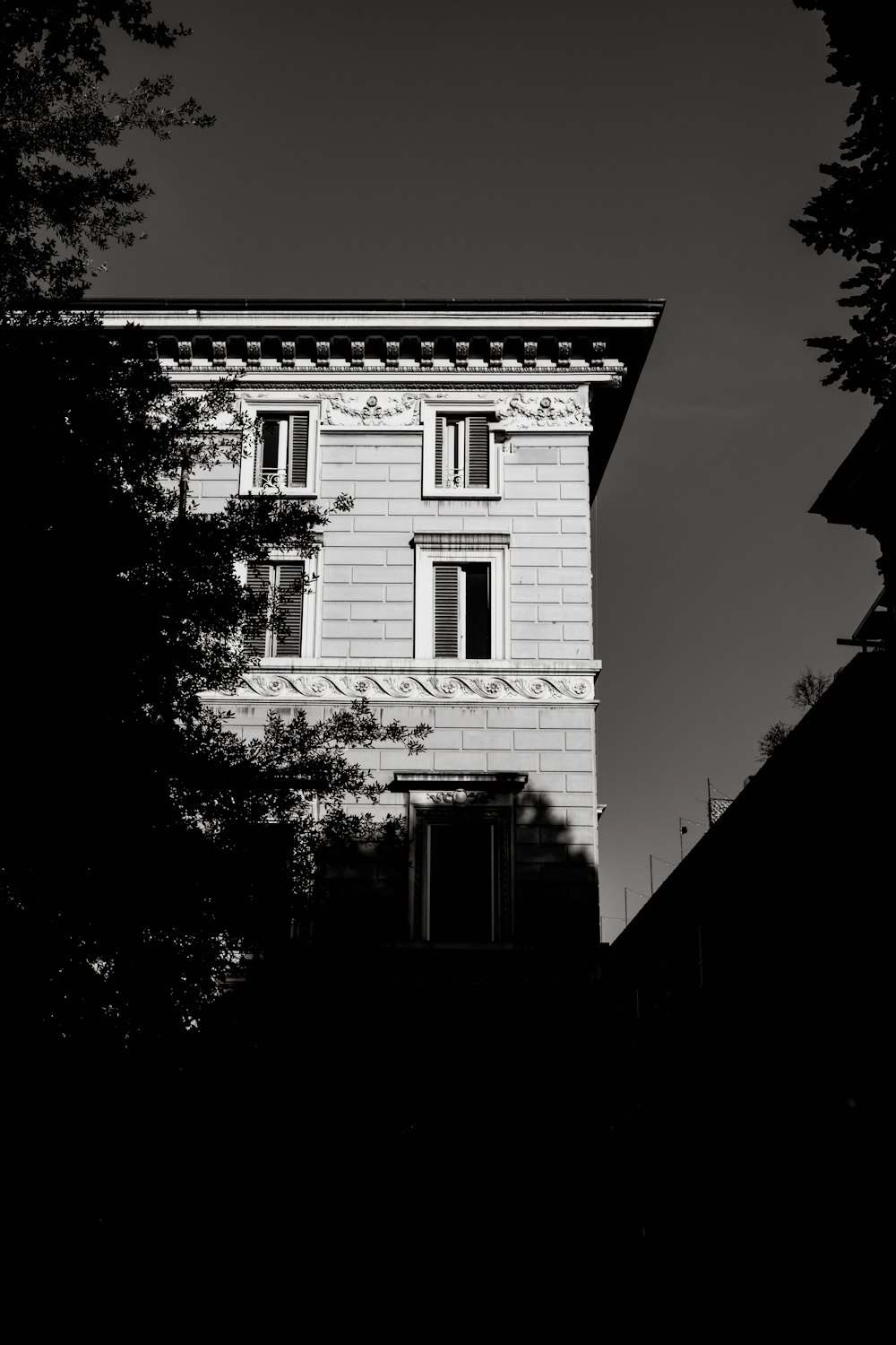 a black and white photo of a tall building