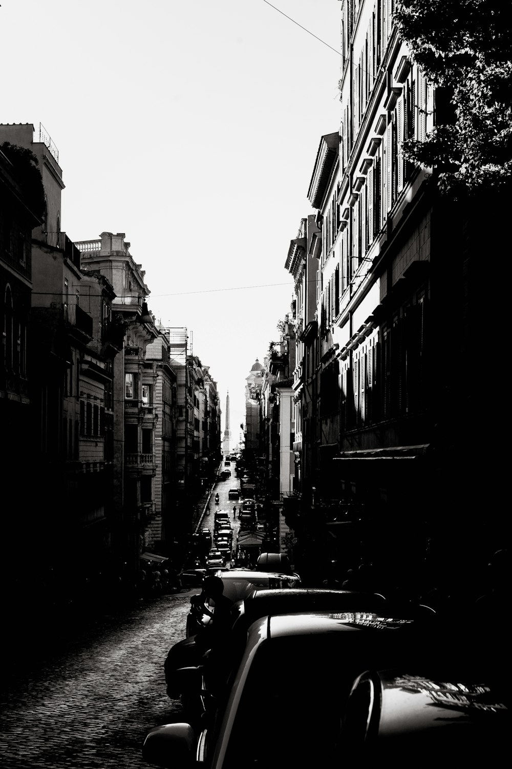 a black and white photo of a city street