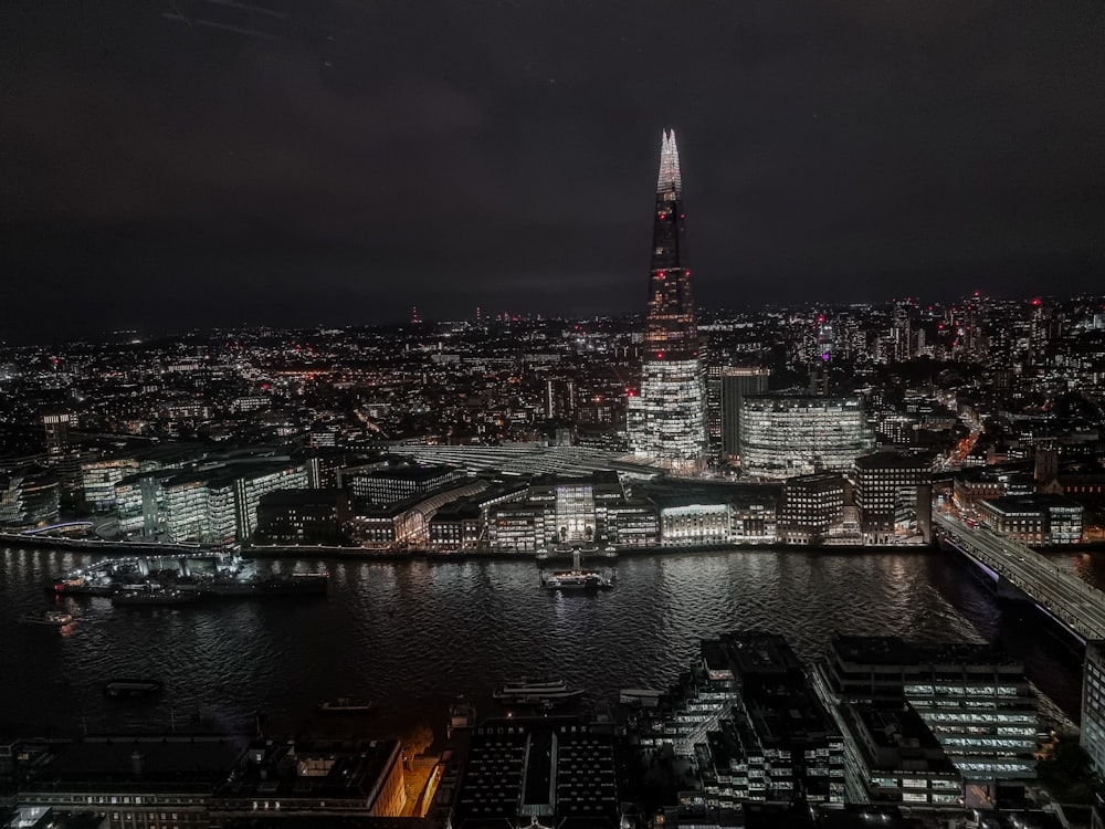 Uma vista noturna da cidade de Londres