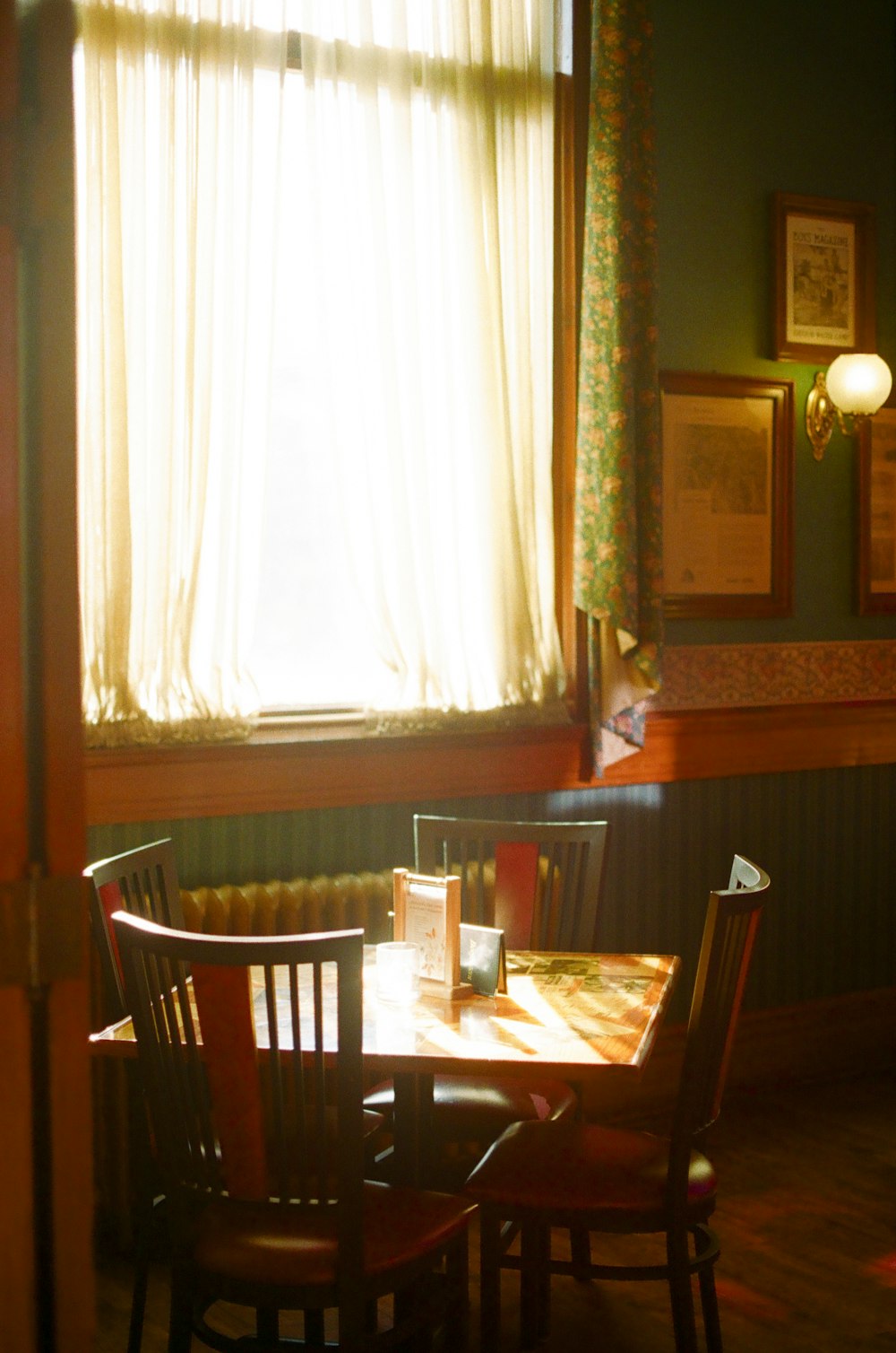 a table and chairs in a small room