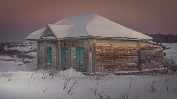 A wooden house under snow — Kostroma, Russia