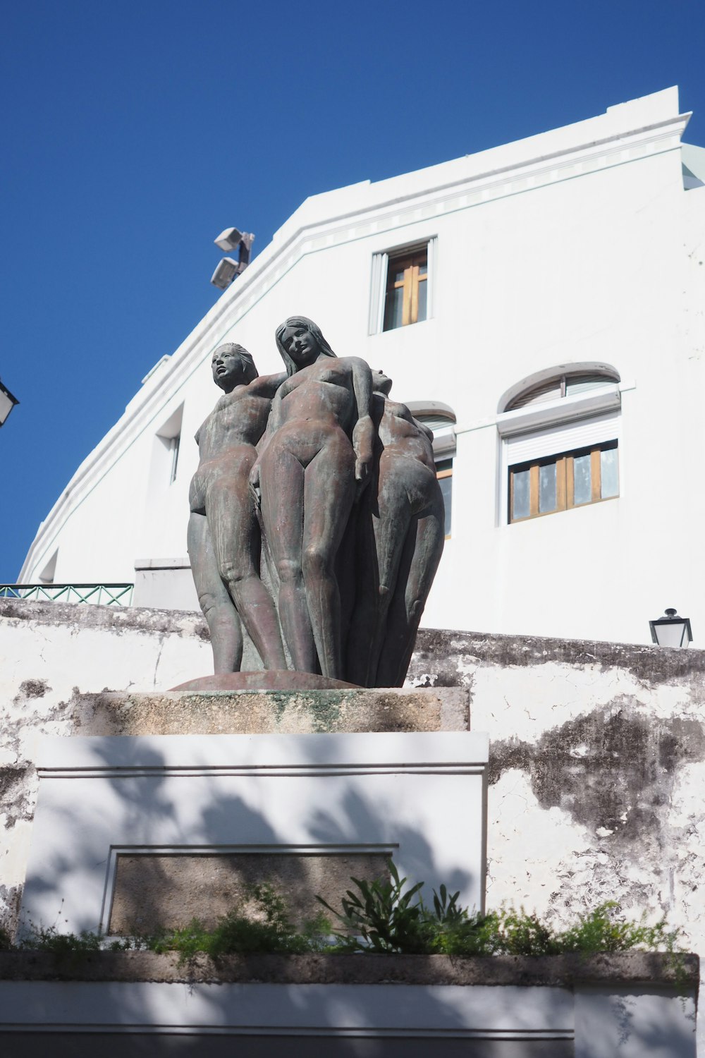 a statue of a group of people holding hands