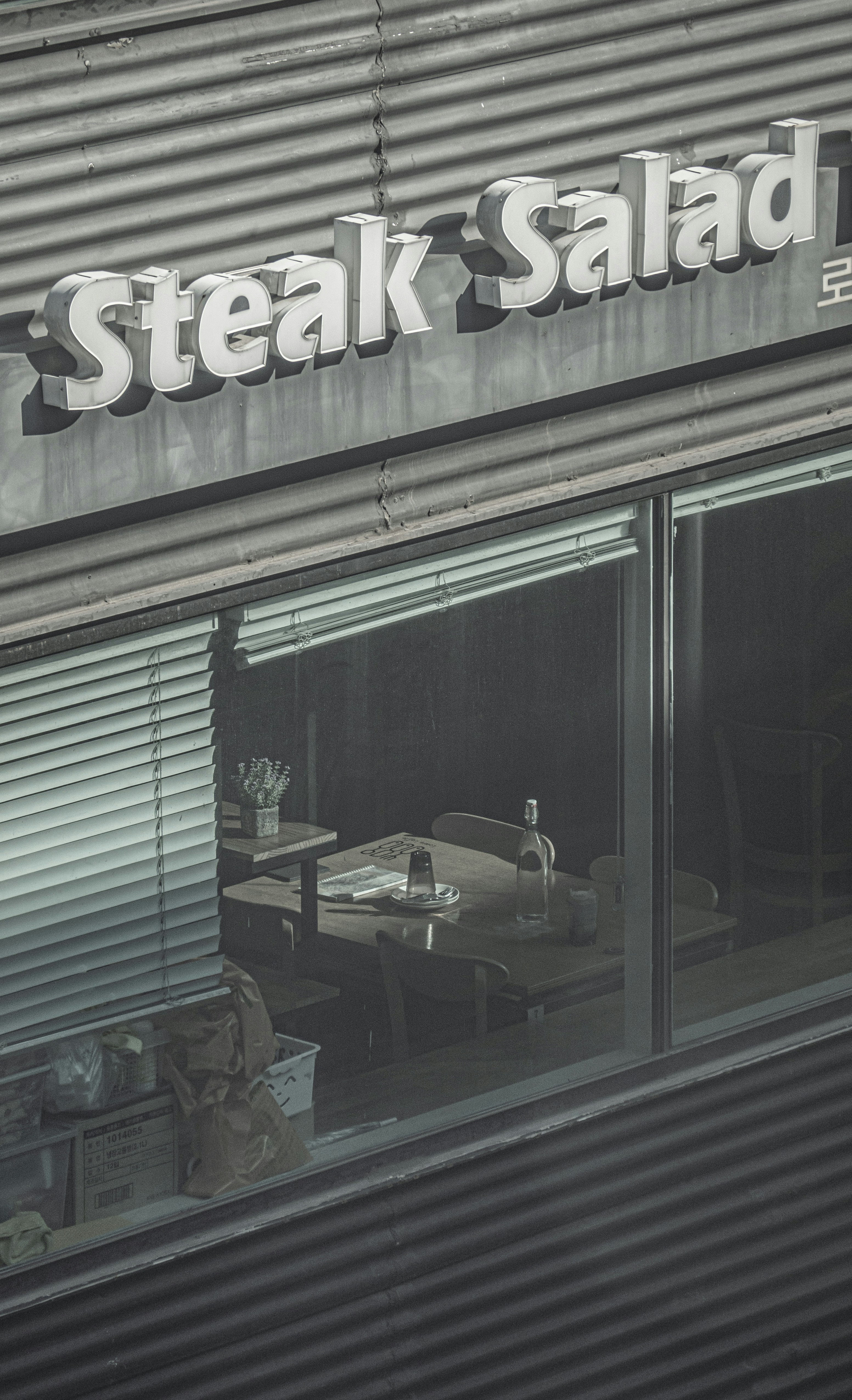 photo-1705567259991-e536fe6165ee?ixid=M3wxMjA3fDB8MXxzZWFyY2h8NHx8aGlnaCUyMHN0ZWFrcyUyMHBva2VyfGVufDB8fHx8MTc0OTQ1MzUxOXww\u0026ixlib=rb-4.1.0