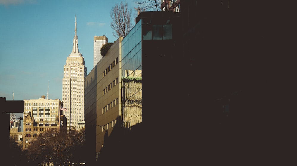 a view of a very tall building in the city