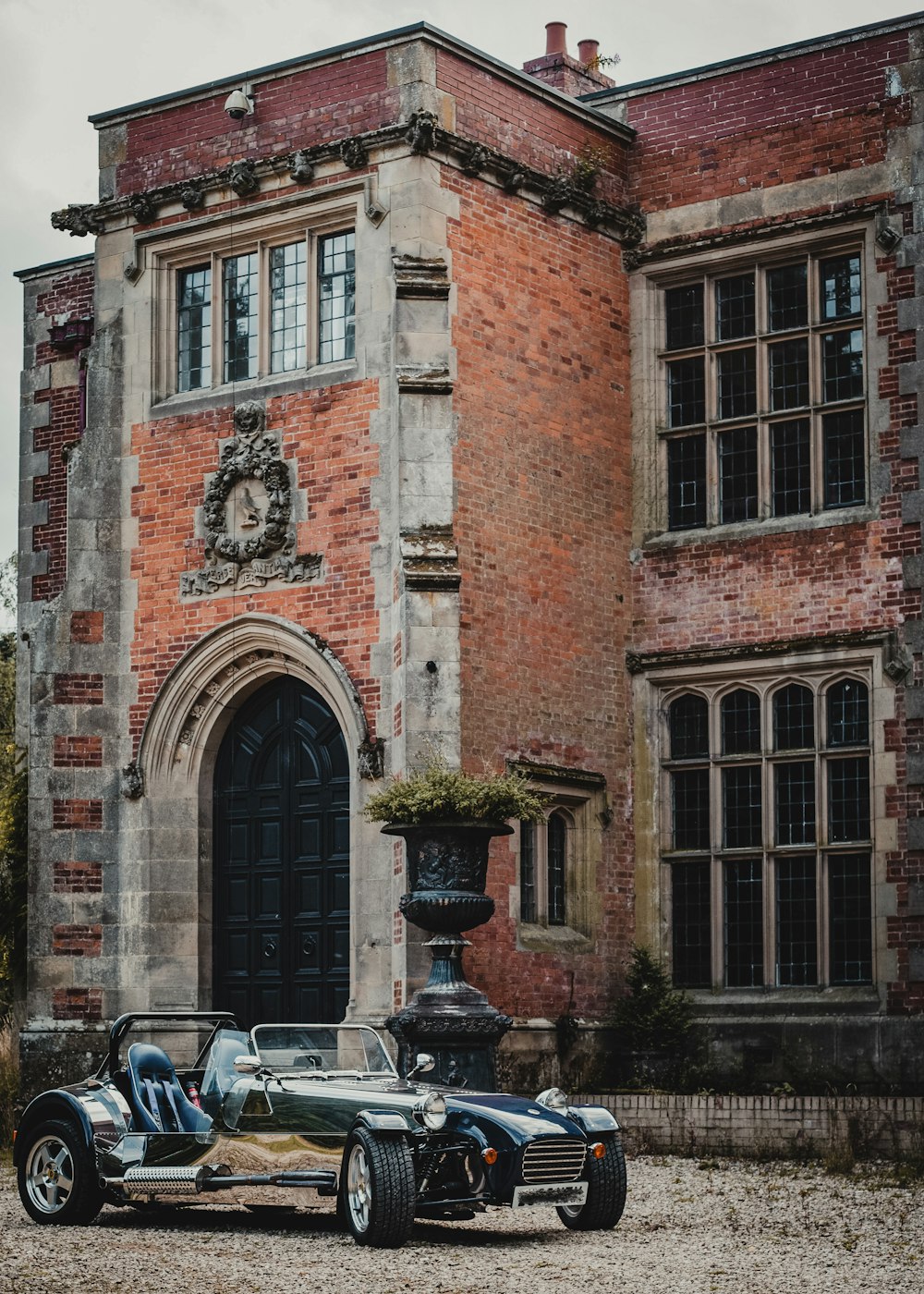 a car parked in front of a large brick building