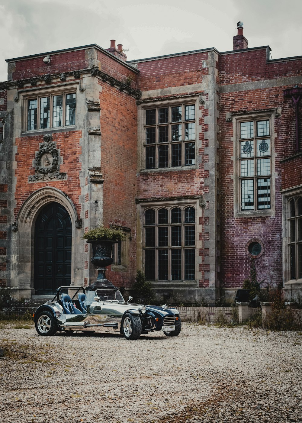 a car parked in front of a large brick building