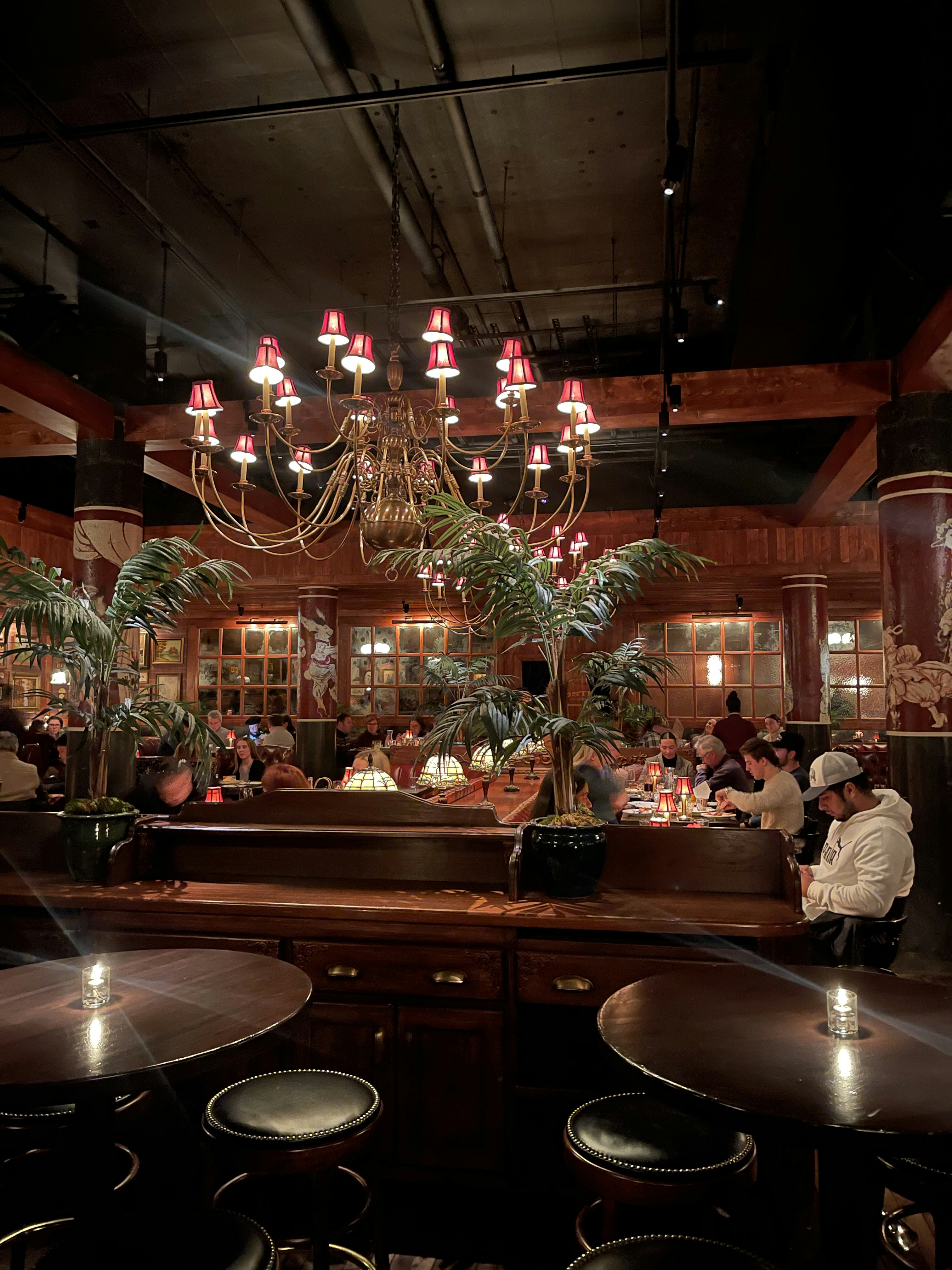 a restaurant filled with lots of people sitting at tables