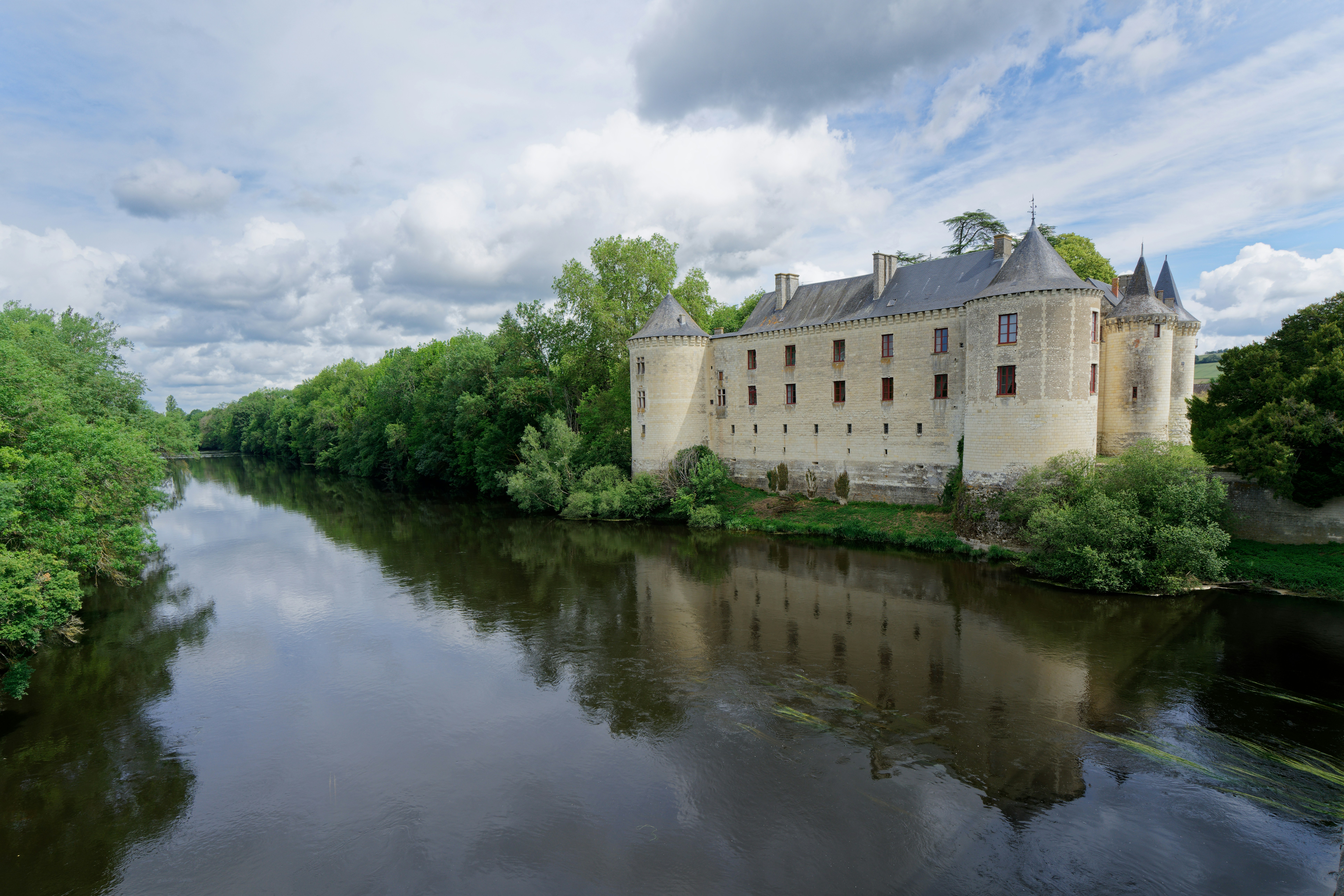 The Château de la Guerche lies to the south of the Loire region. Built in the fifteenth century and open to the public during the summer months. The castle is surrounded by nineteenth century gardens.